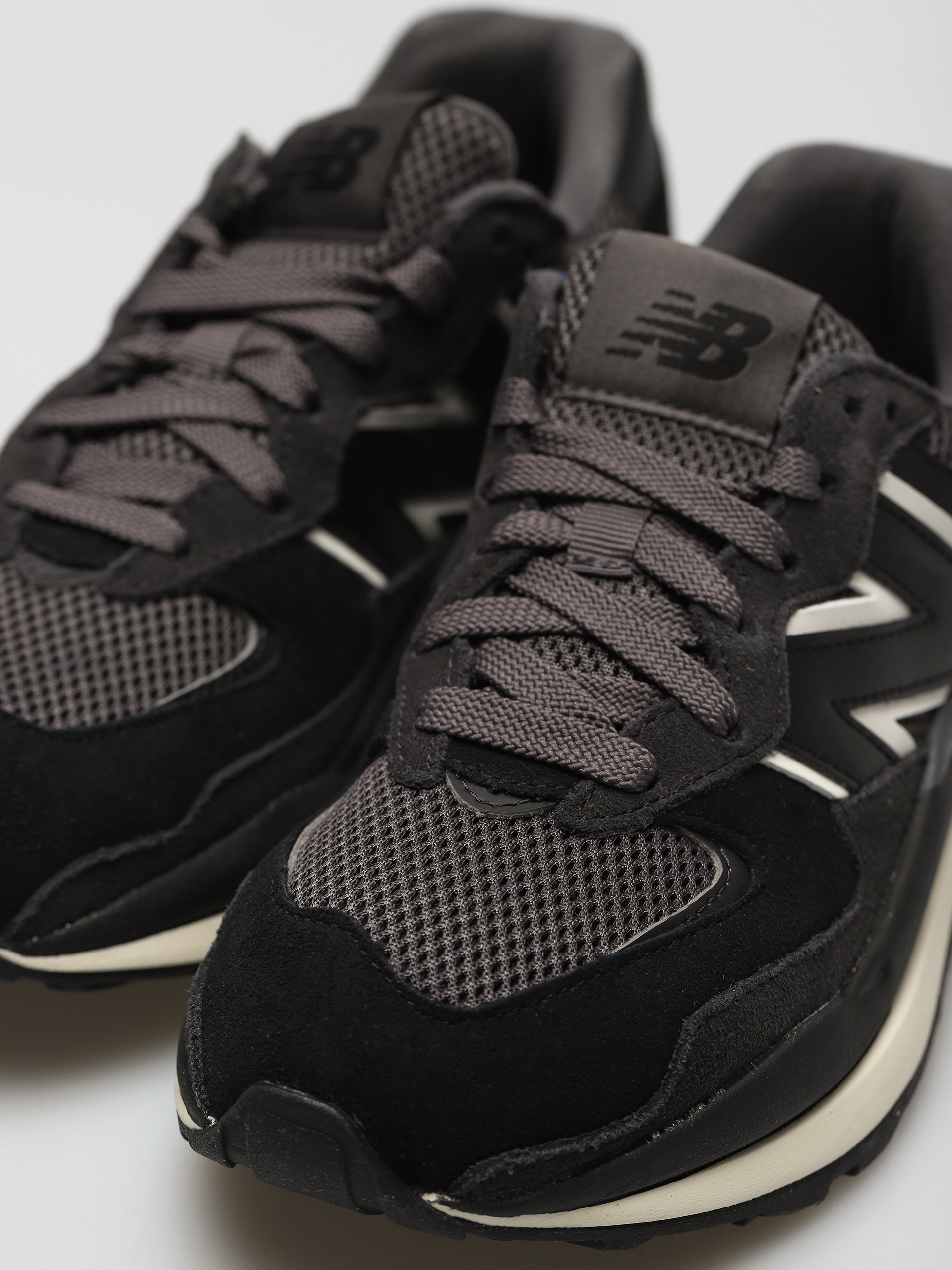 New Balance 5740 Shoes Wmn (black)