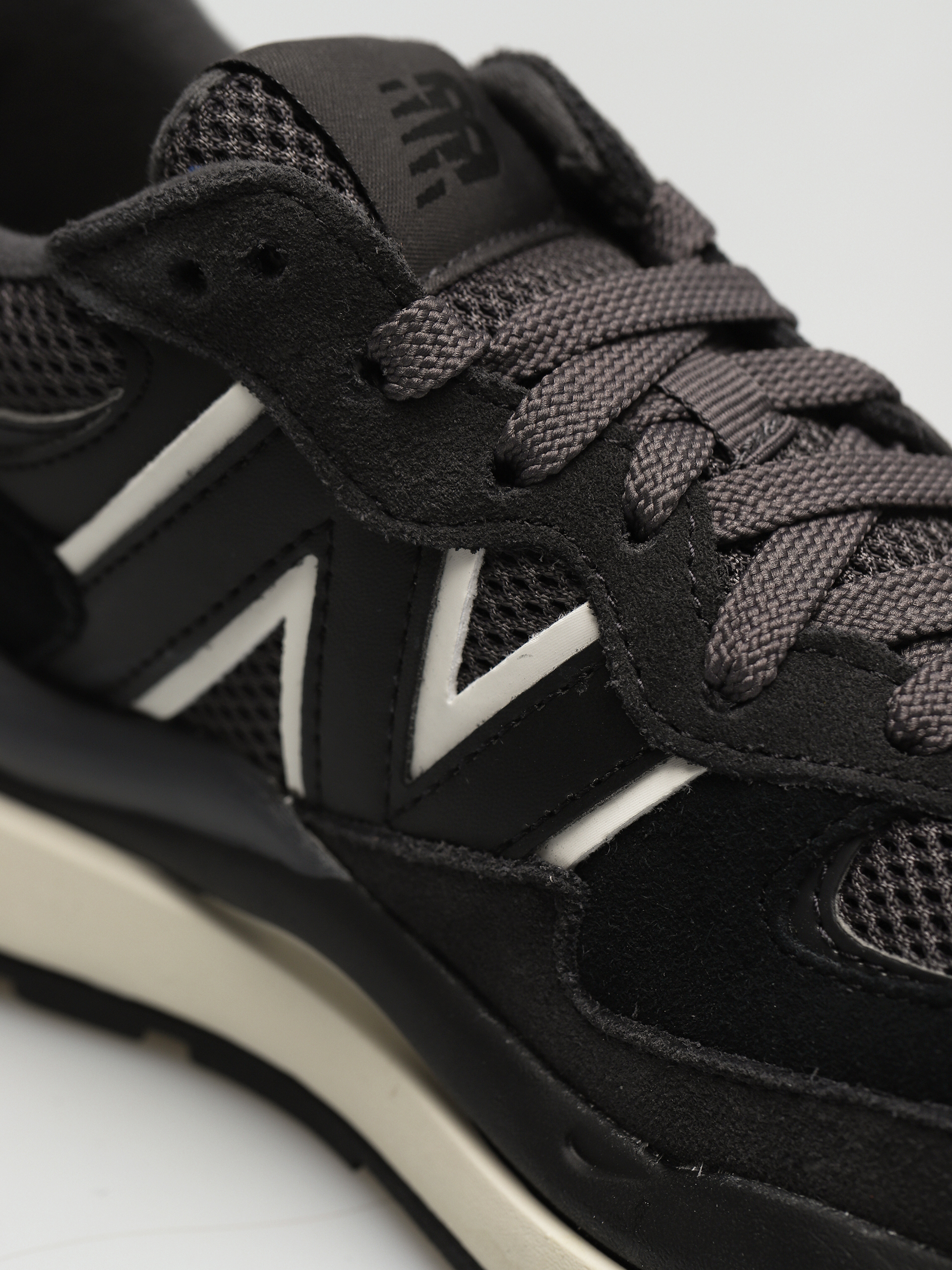 New Balance 5740 Shoes Wmn (black)