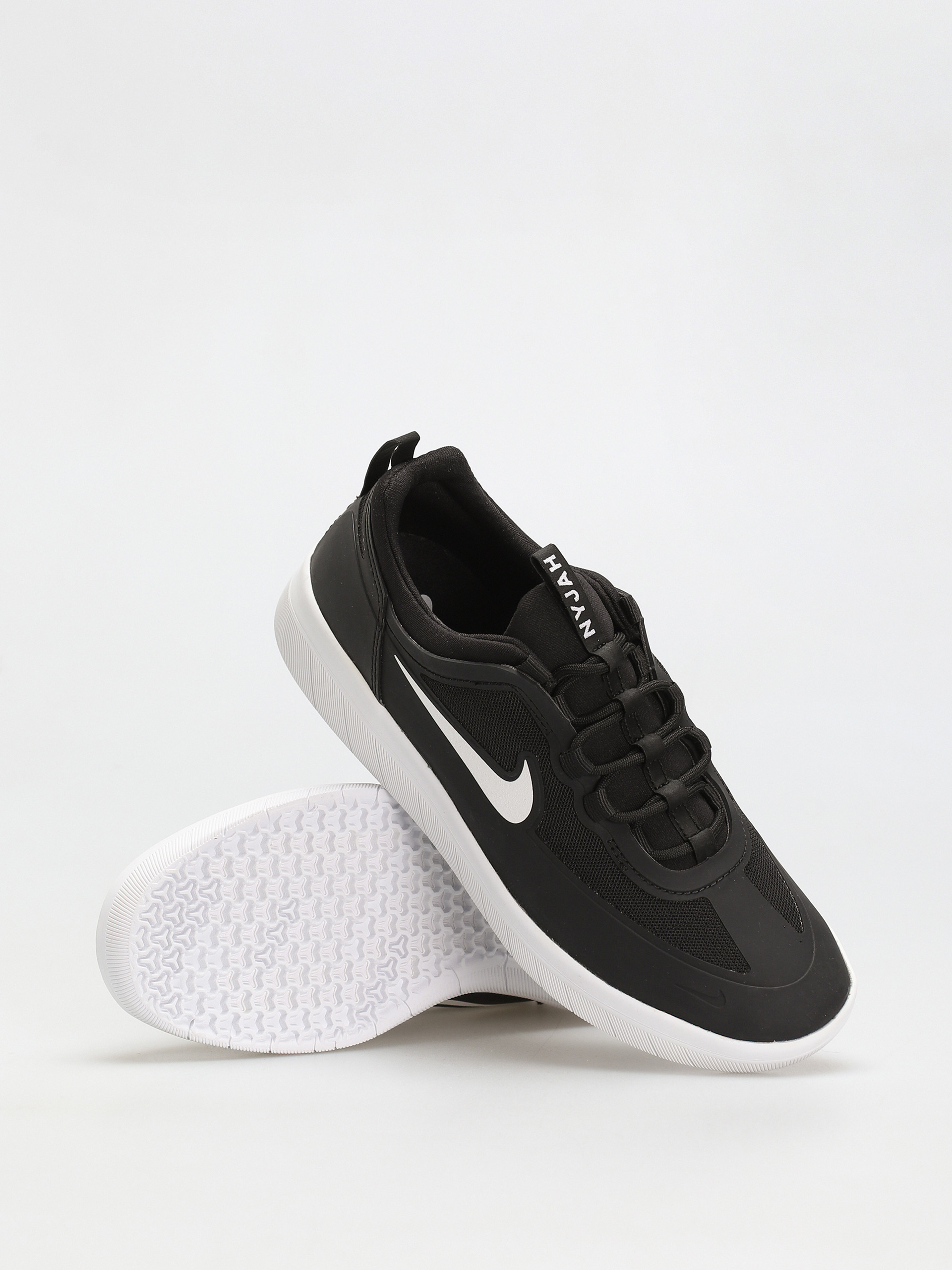 nike sb nyjah free 2 black and white