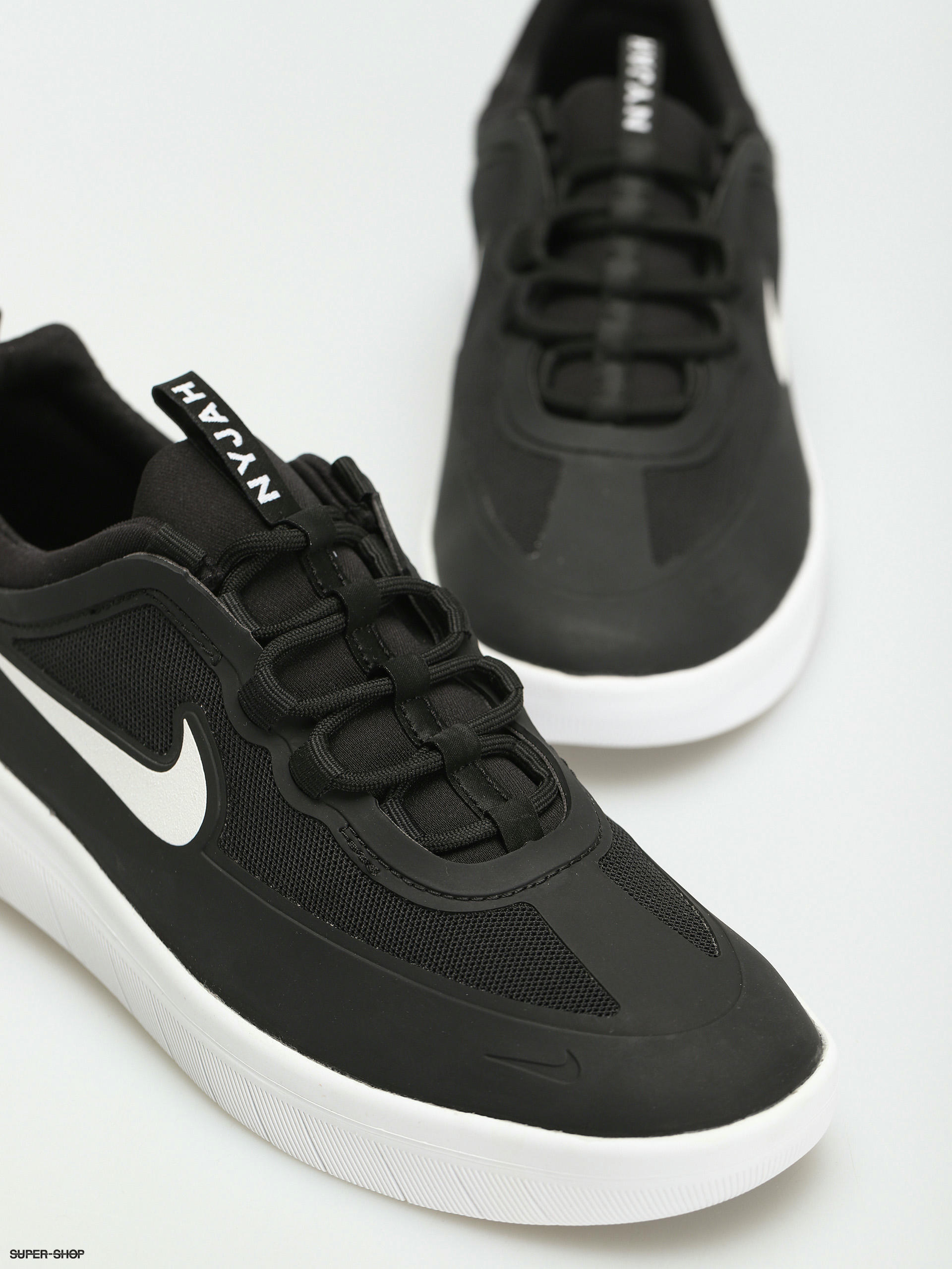 nike sb blanco con negro