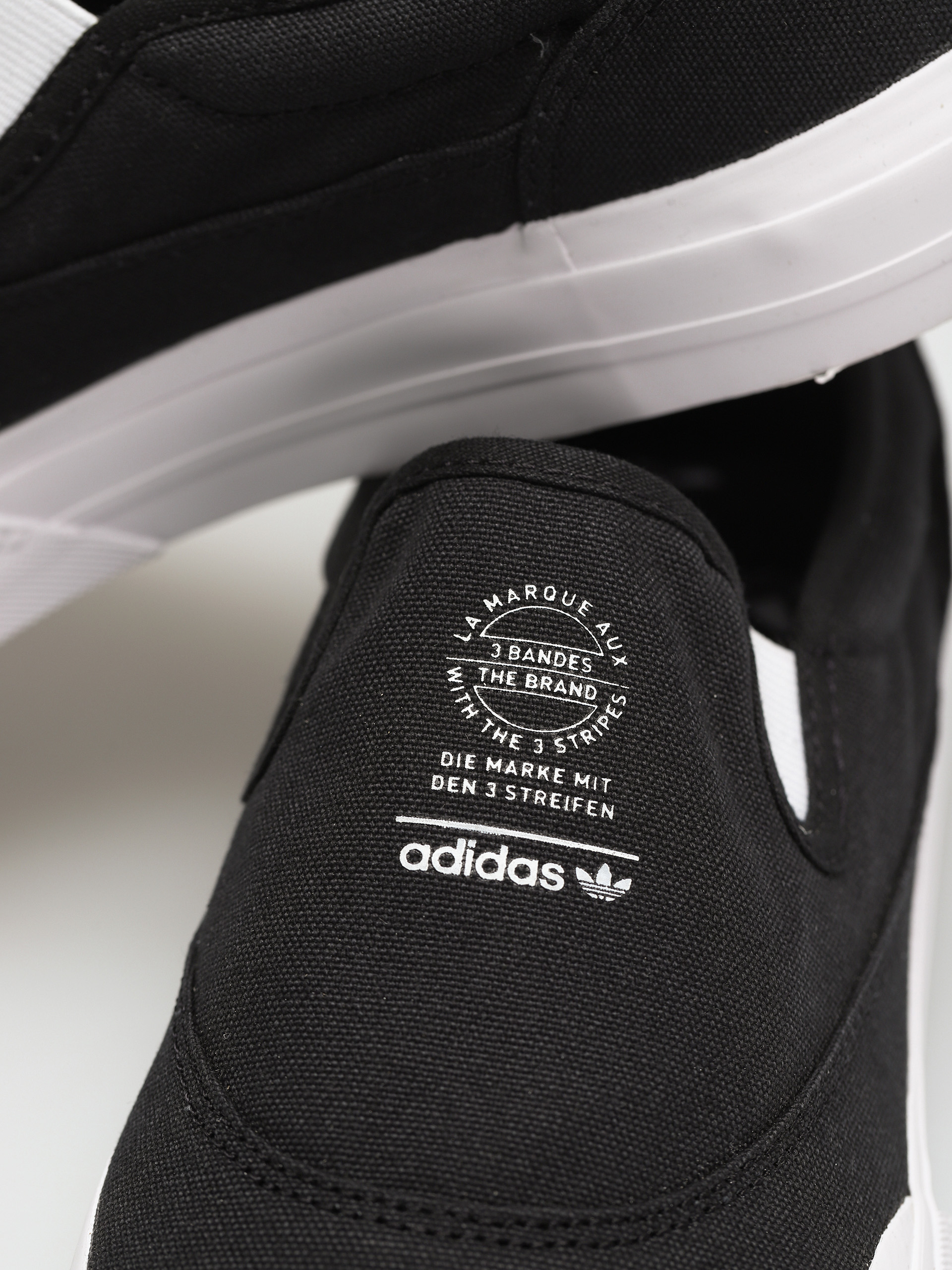 adidas Originals Nizza Rf Slip Shoes (cblack/cblack/ftwwht)