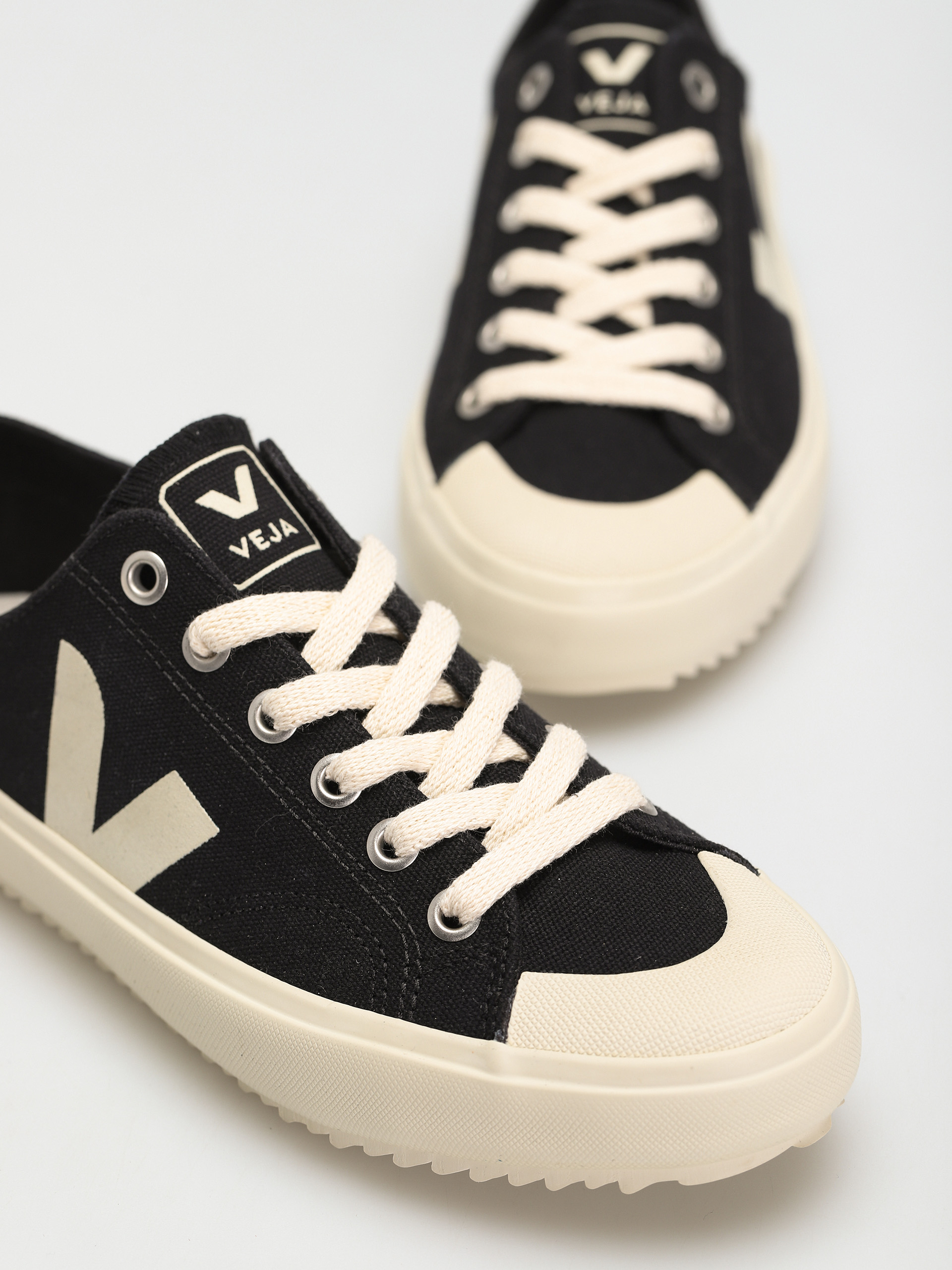 Veja Nova Shoes Wmn (black pierre)