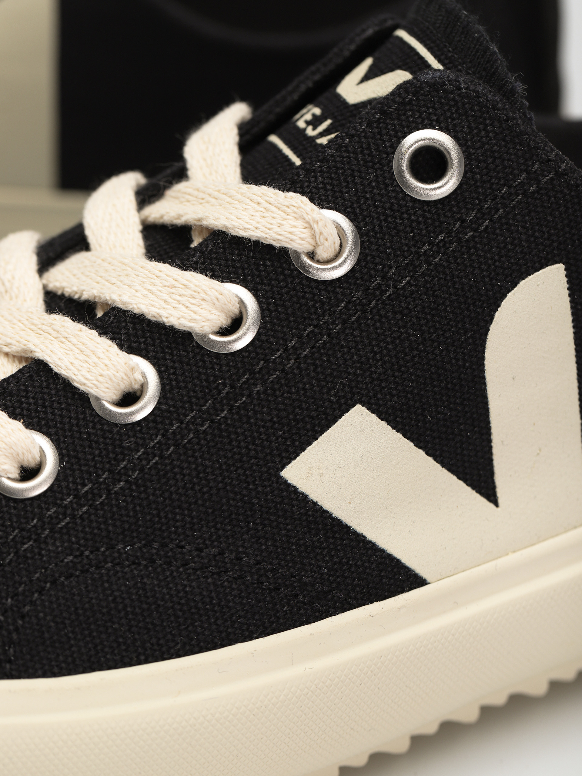 Veja Nova Shoes Wmn (black pierre)