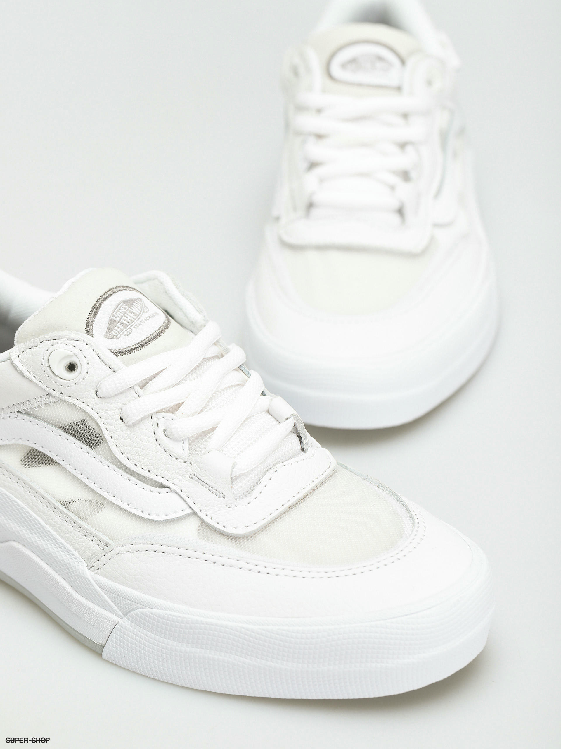 vans tennis shoes white