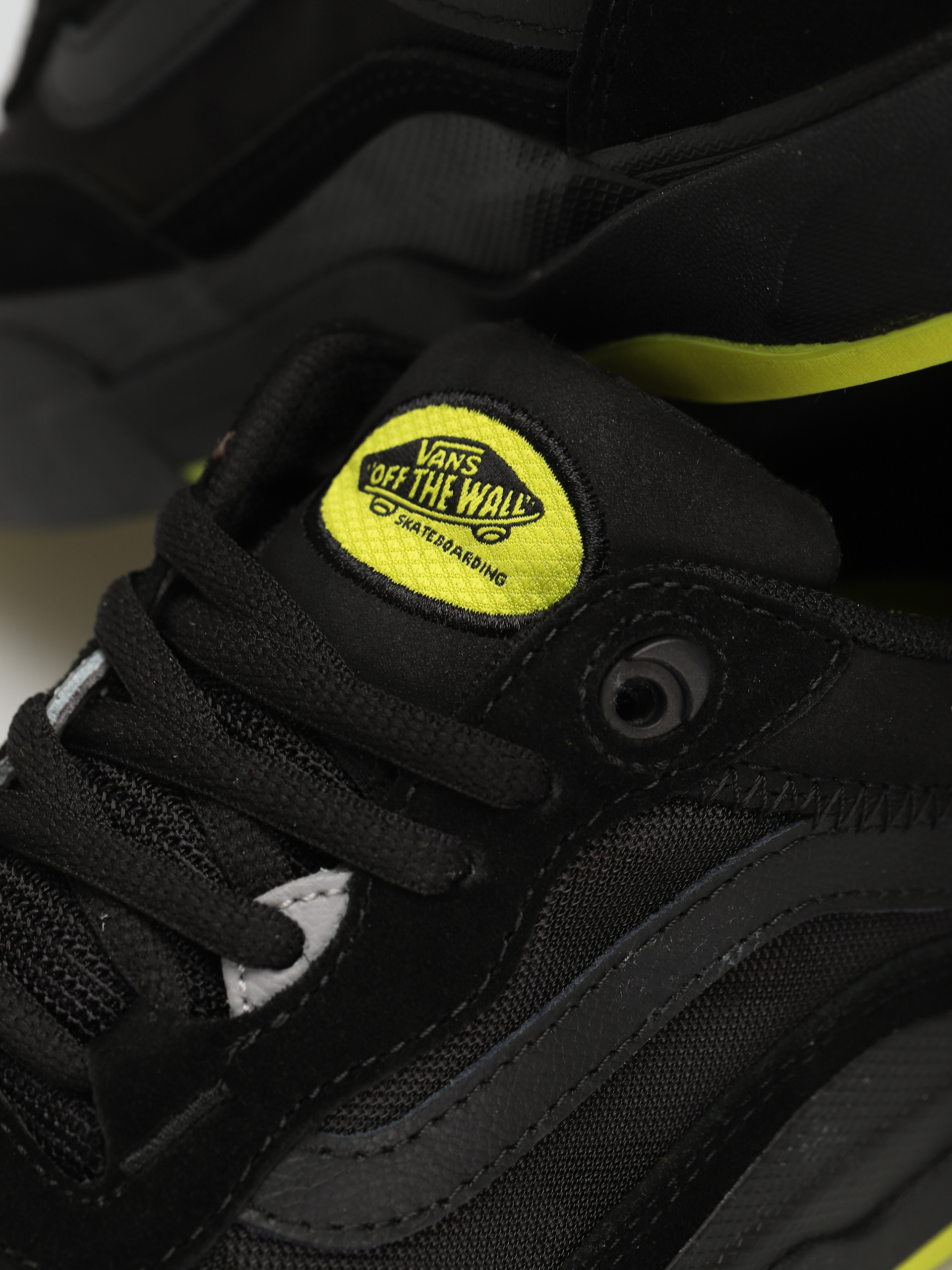 Vans Wayvee Shoes (black/sulphur)