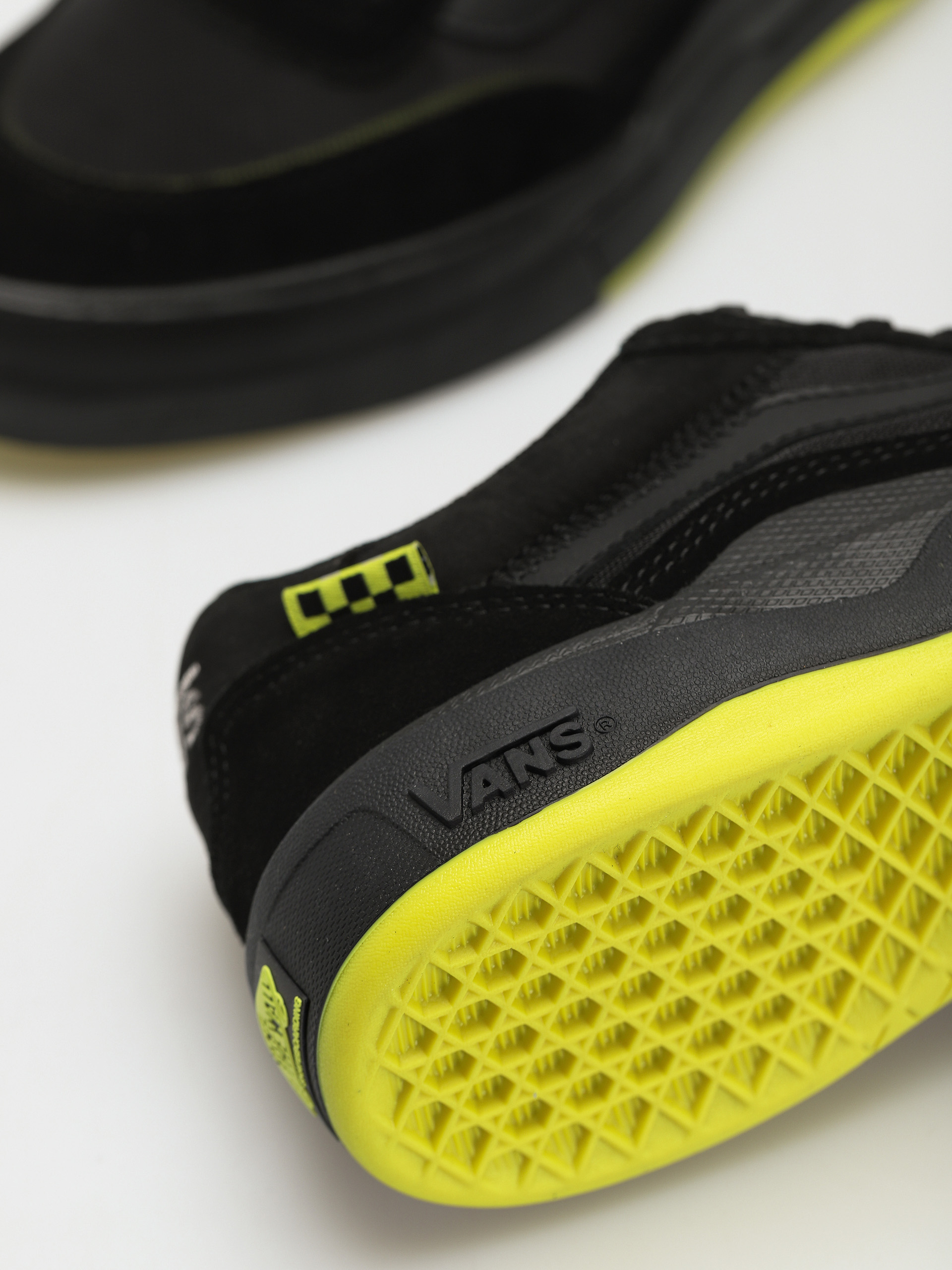 Vans Wayvee Shoes (black/sulphur)