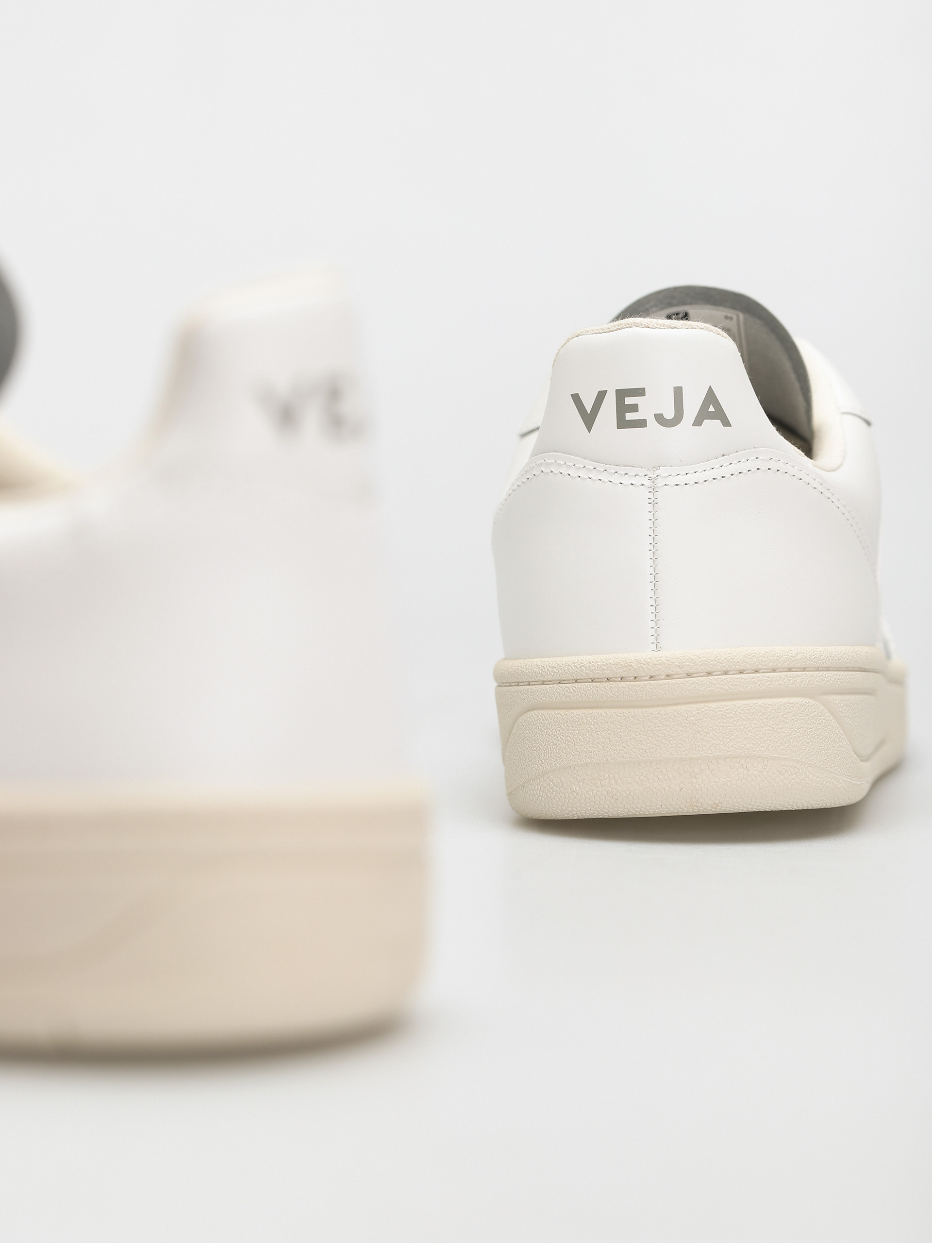 Veja V-10 Shoes (leather extra white)