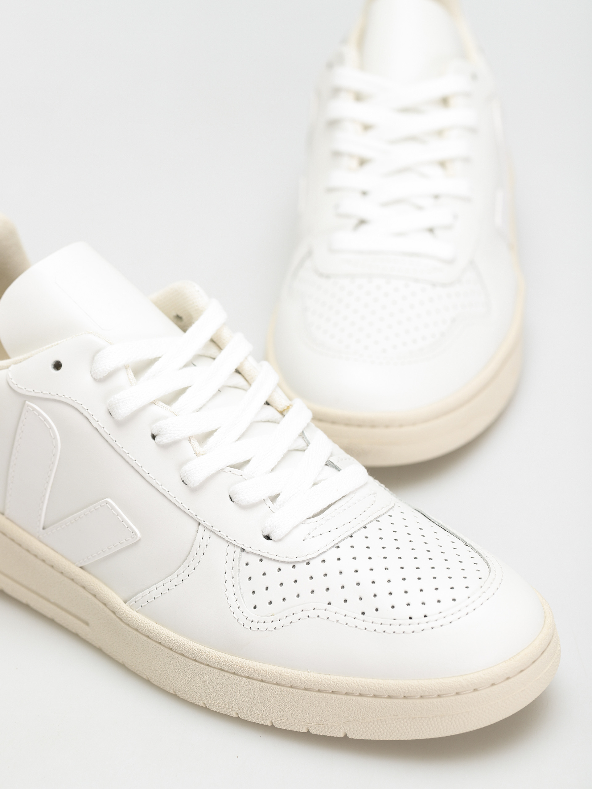 Veja V-10 Shoes (leather extra white)
