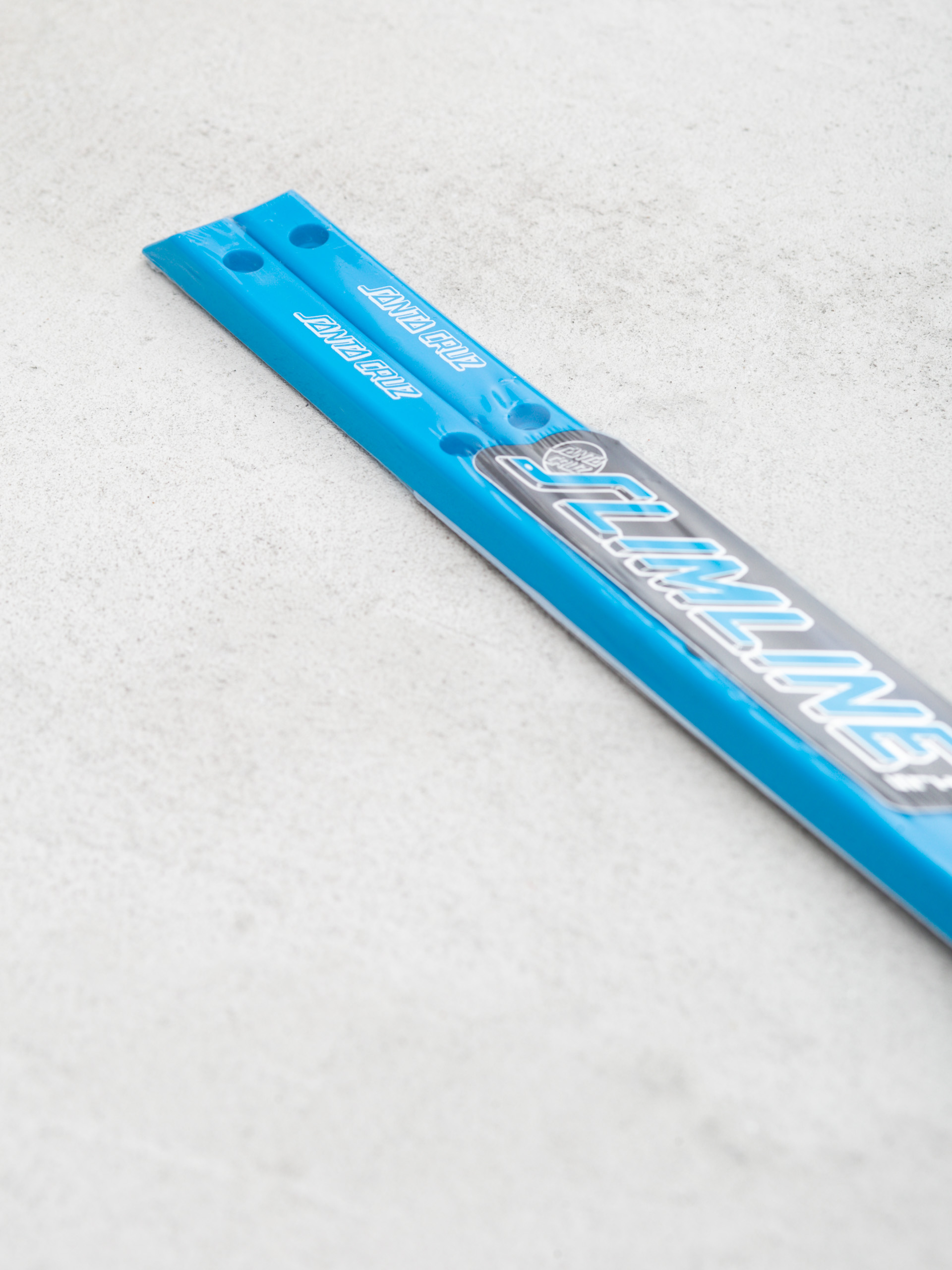 Santa Cruz Slimline Rails (cyan)