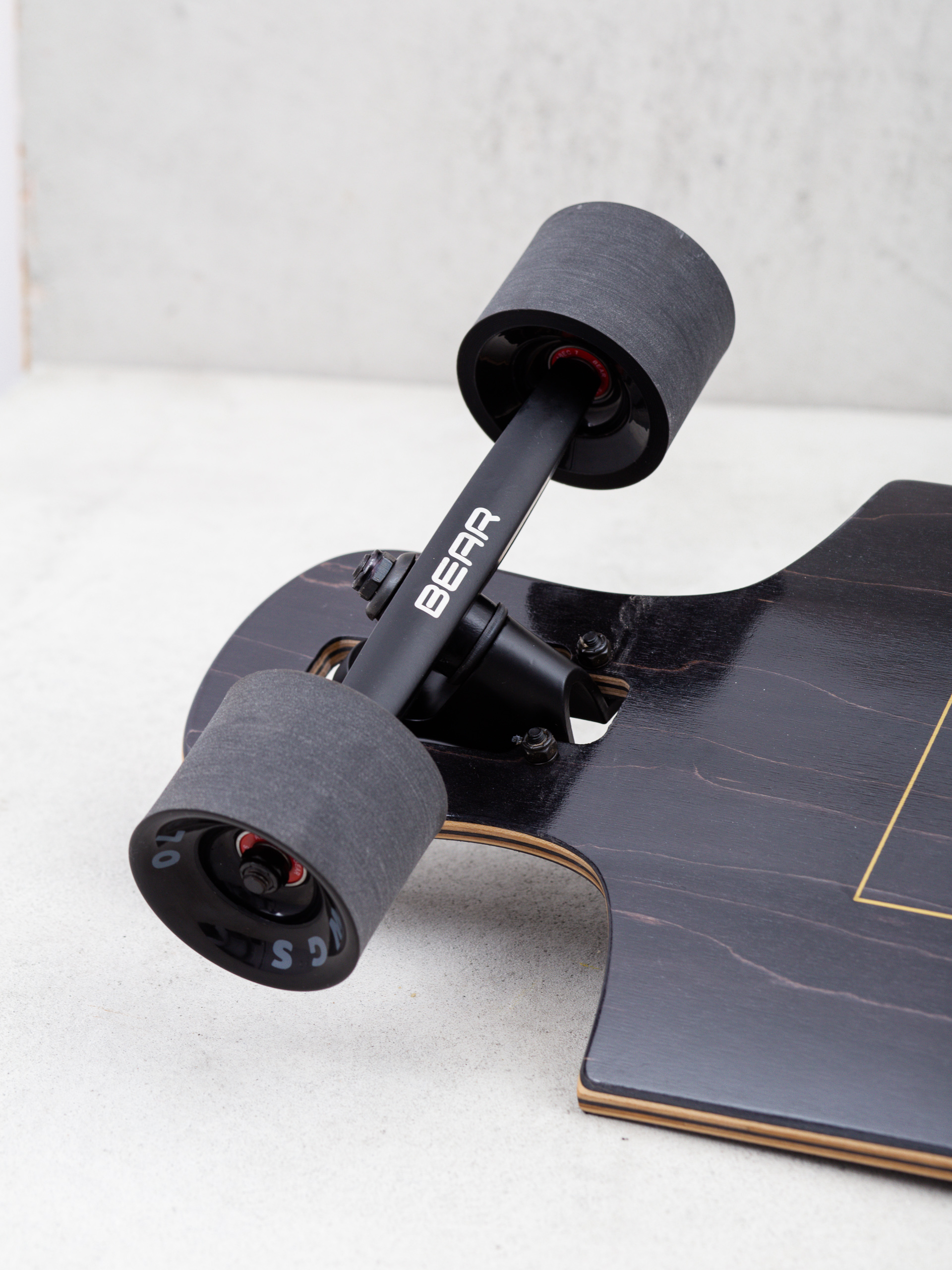 Landyachtz Drop Hammer Longboard (black pinecone)