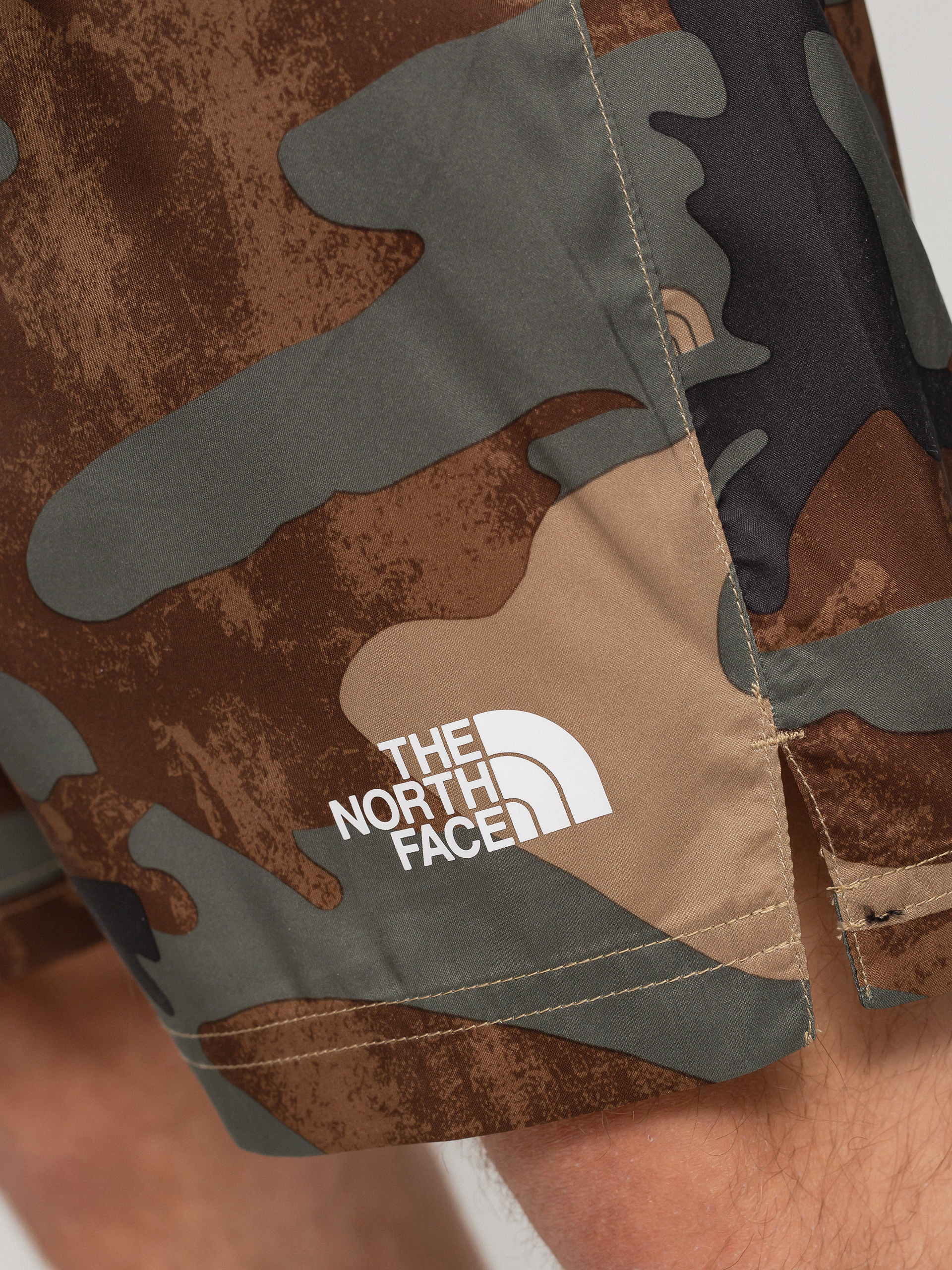 The North Face 24/7 Short Shorts (kelp tan tnf camo print)