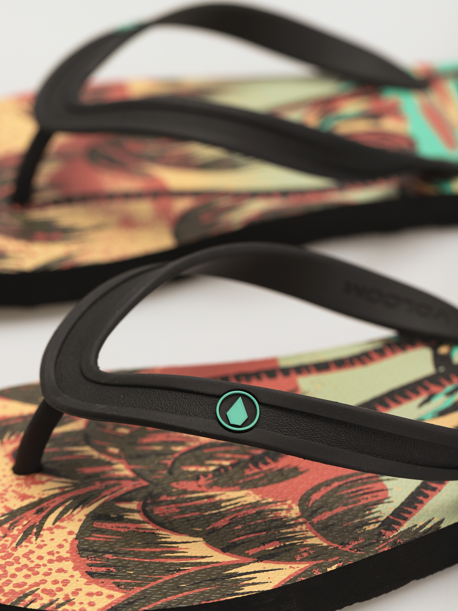 Volcom Rocker 2 Flip Flops (living coral)