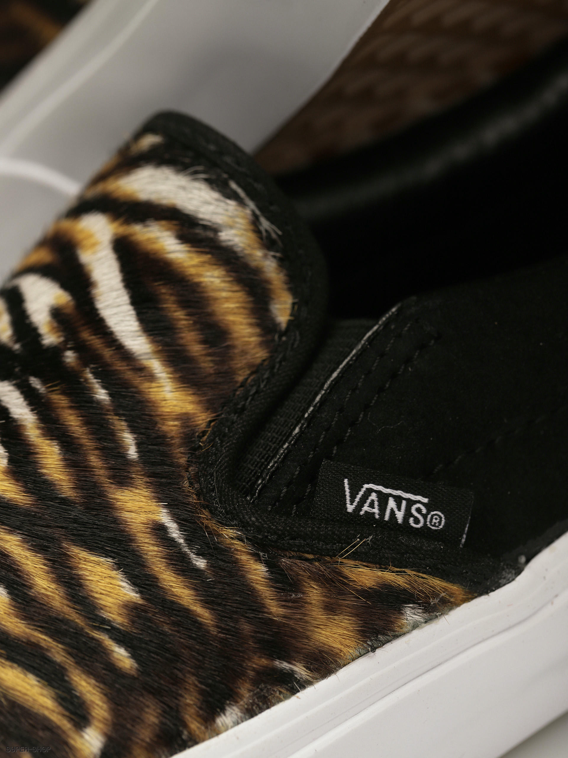 Black slip on vans hotsell with fur