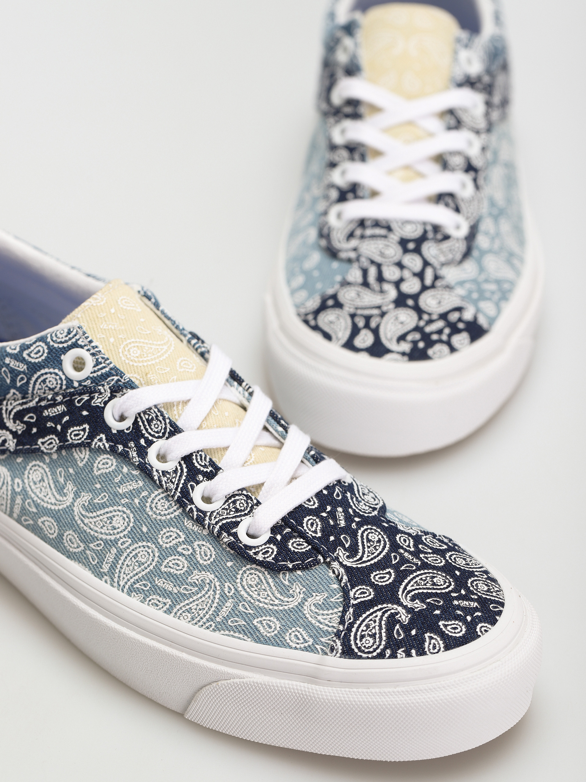 Vans Bold Ni Shoes (bandana/multi/true white)