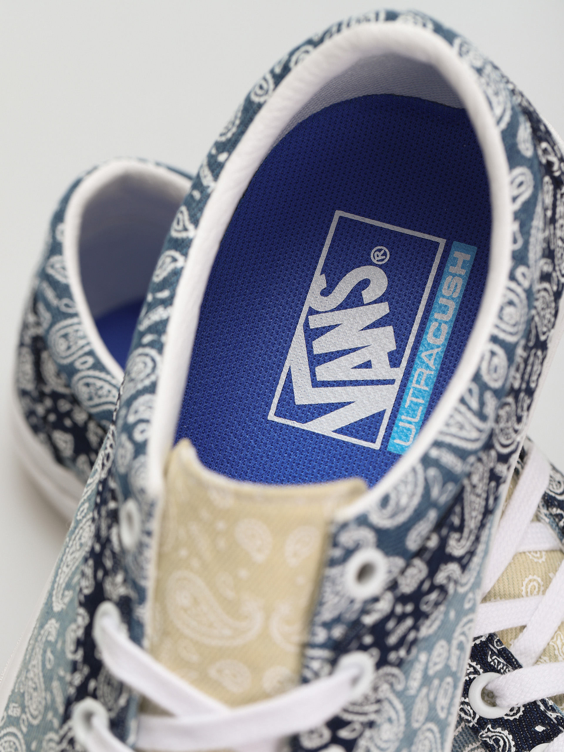 Vans Bold Ni Shoes (bandana/multi/true white)