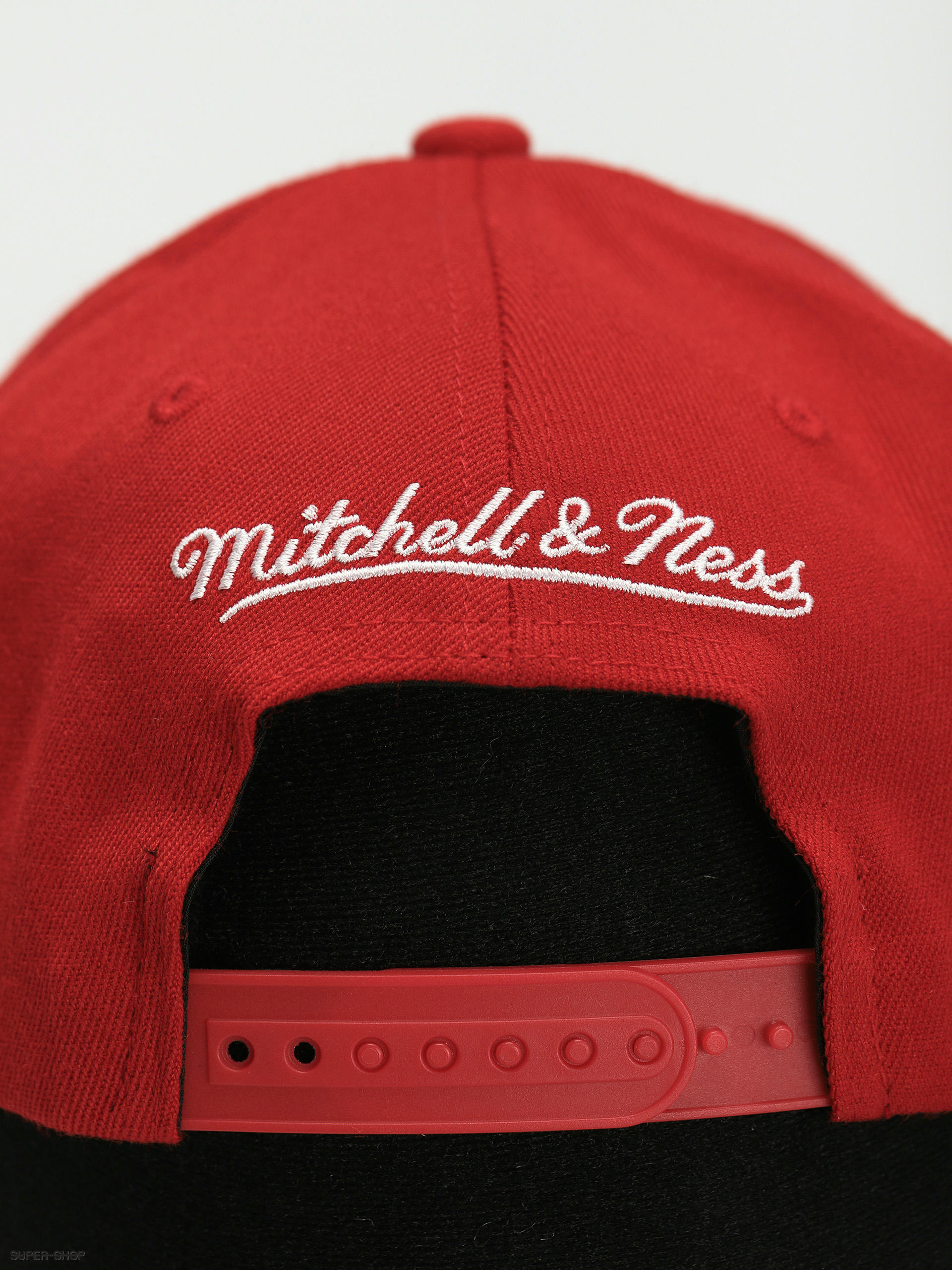 Mitchell & Ness Team Script 2.0 Chicago Bulls Snapback Hat - Red - One Size