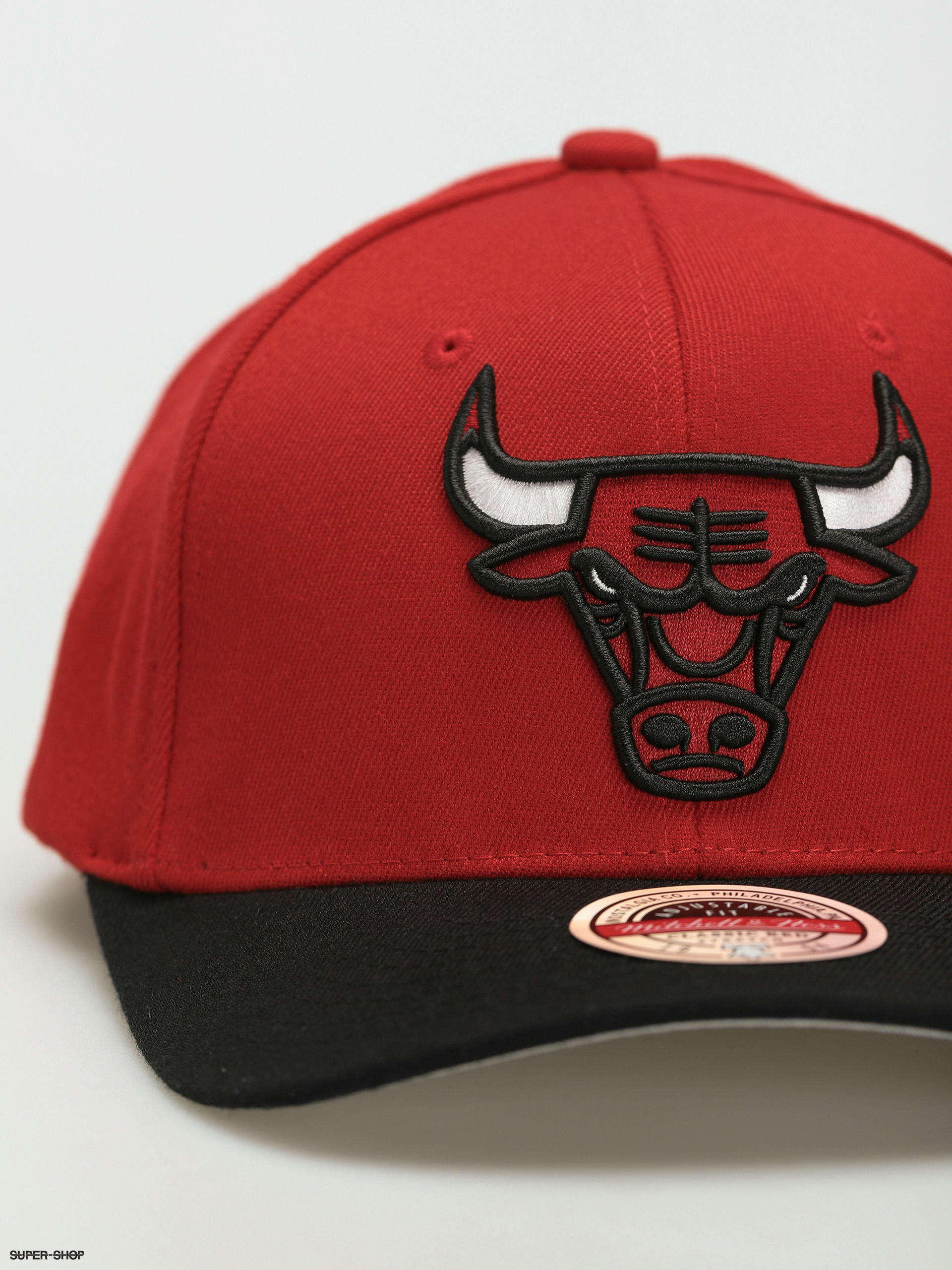 mitchell and ness cap bulls