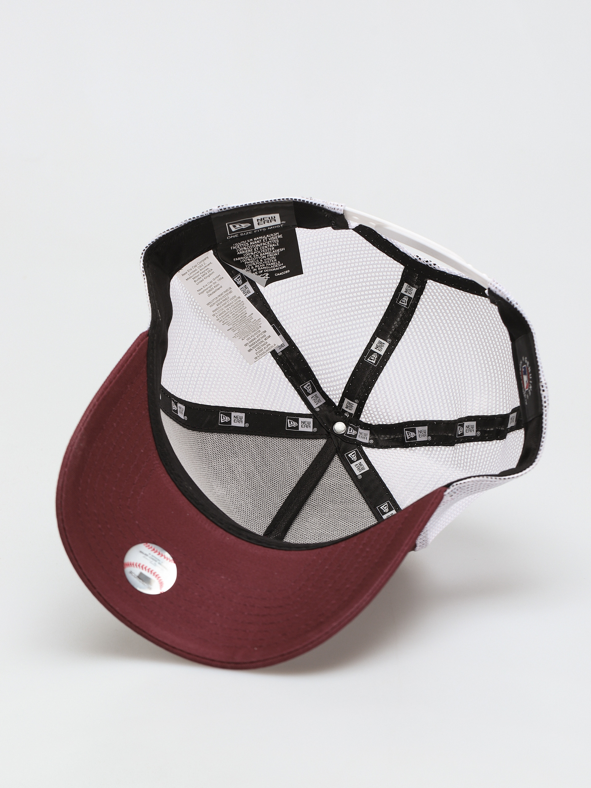 New Era League Essential 9Forty Trucker New York Yankees Cap (maroon/white)