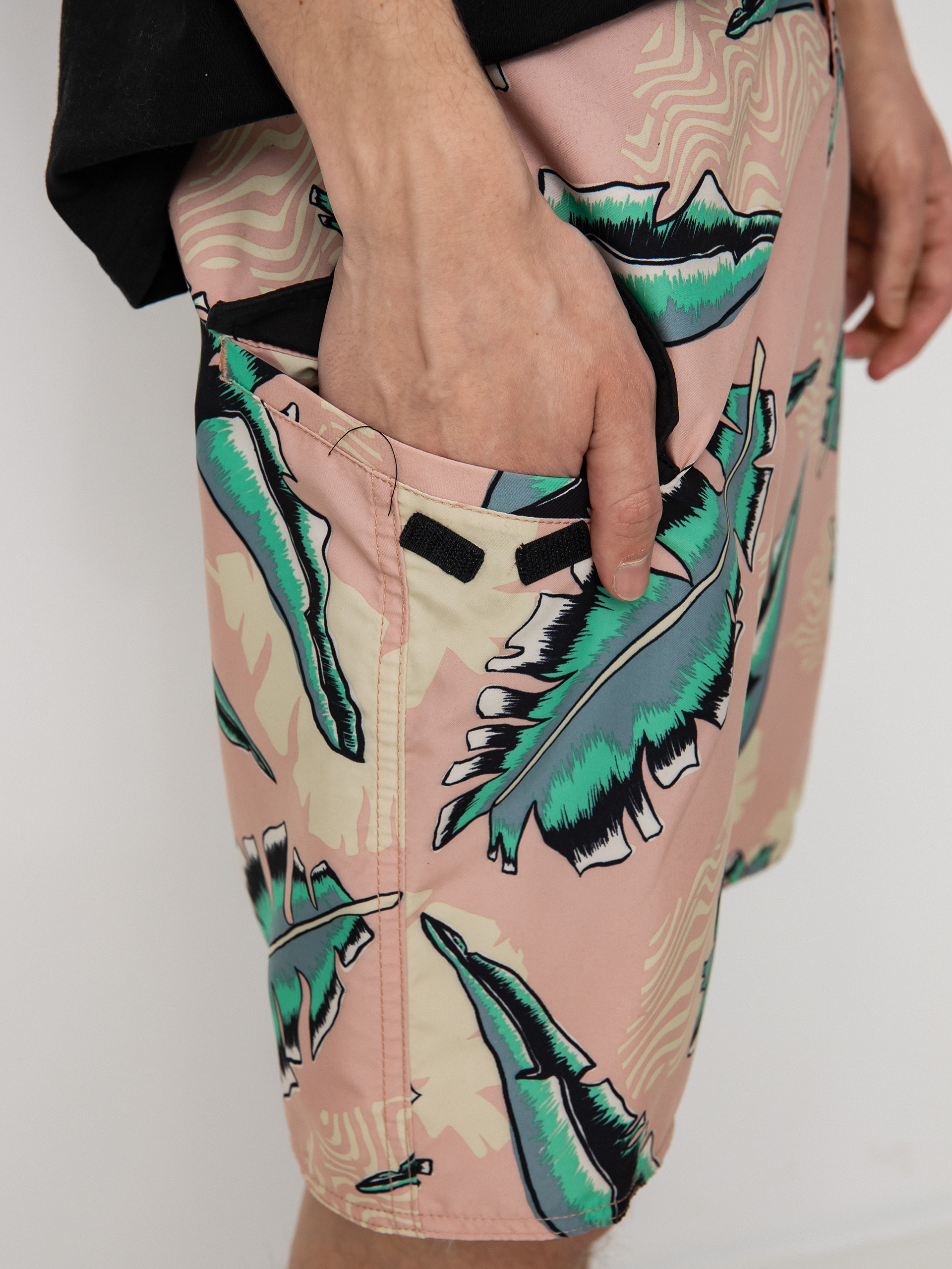 Volcom Detoonator Mod 19 Boardshorts (misty rose)