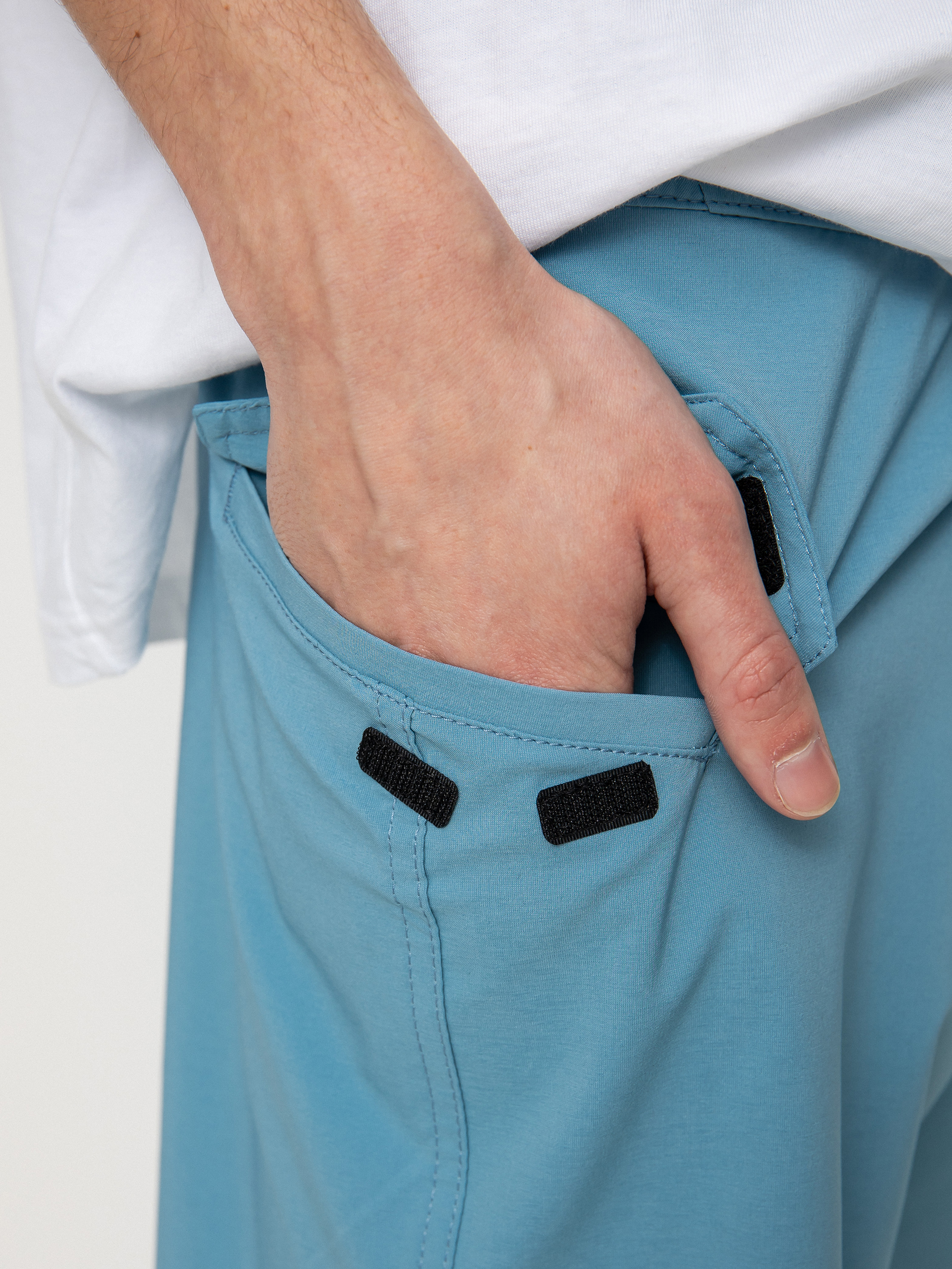 Volcom Lido Solid Mod 18 Boardshorts (niagara)