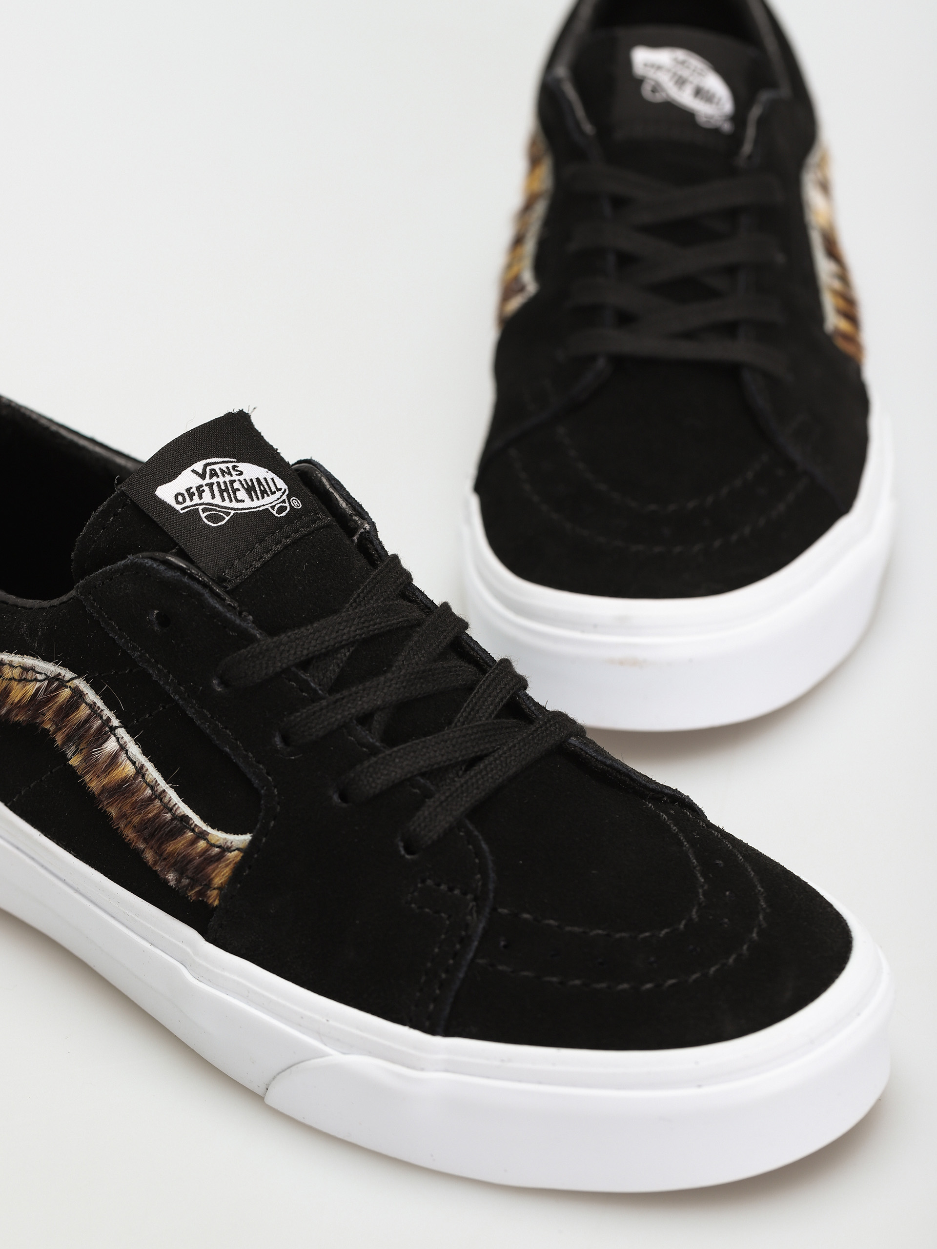 Vans Sk8 Low Shoes (soft suede/black/tiger)