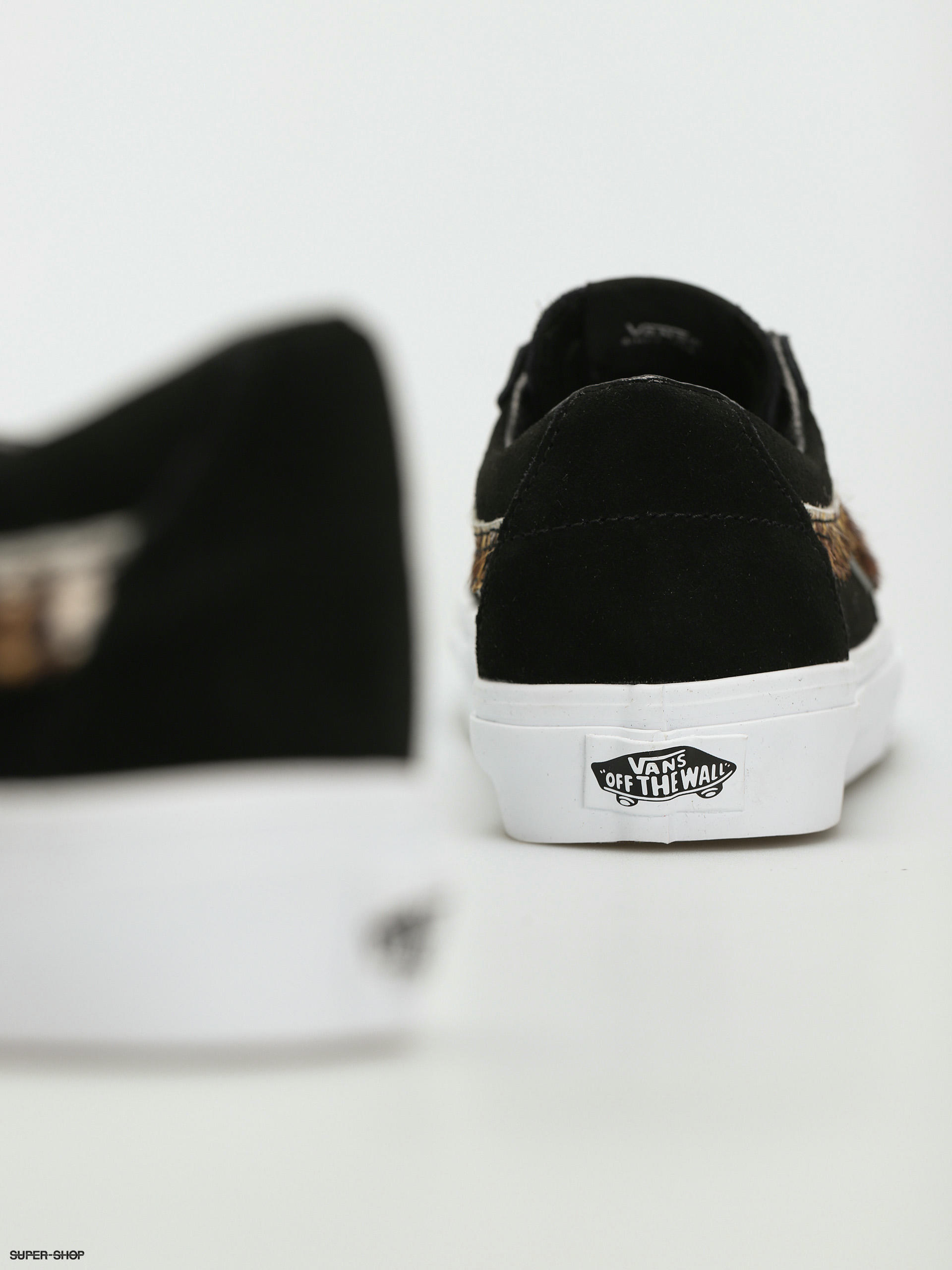 Vans slip store on with tiger