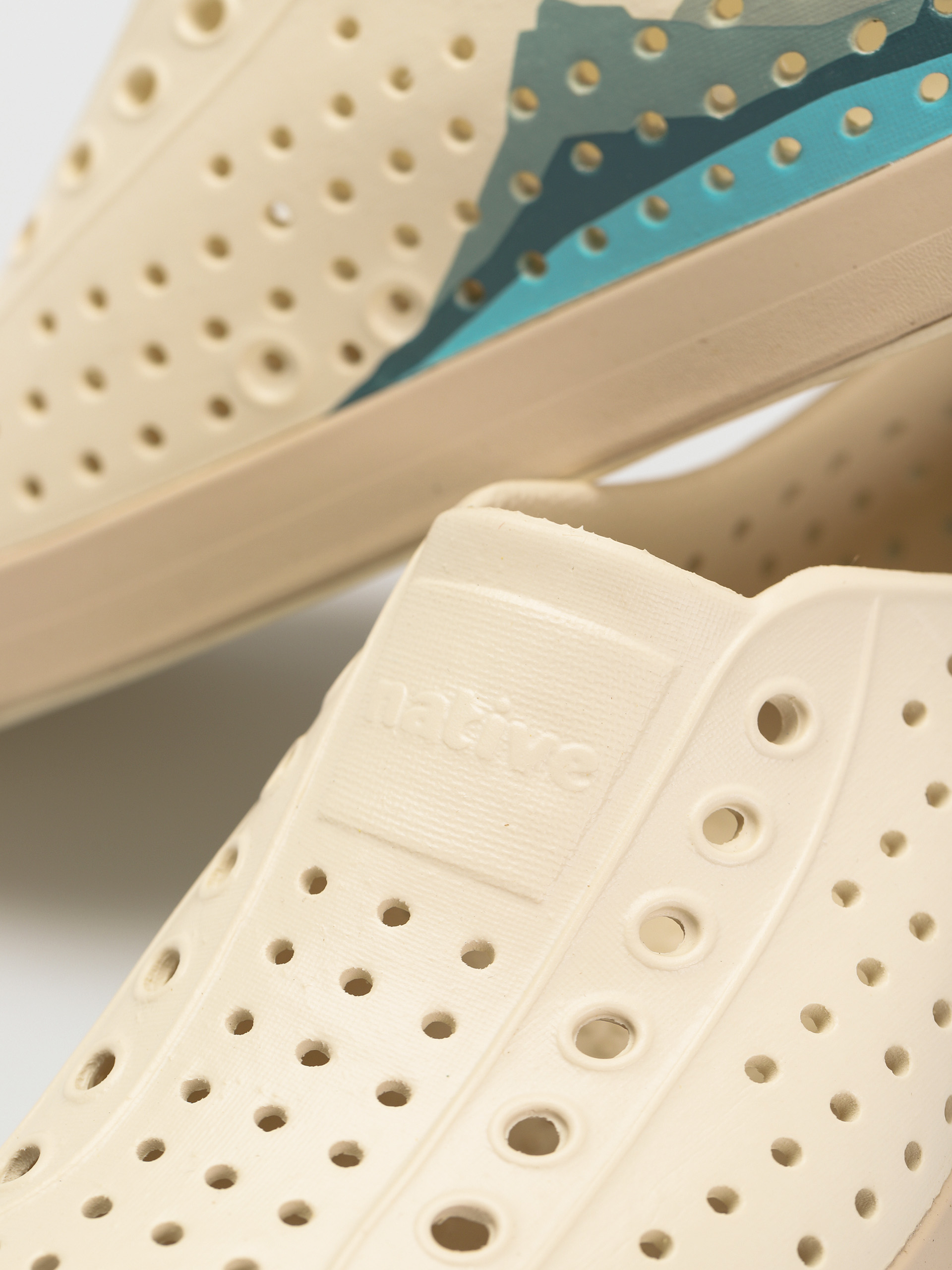Native Jefferson Block Shoes (bone white/soy beige/folio mountain block)