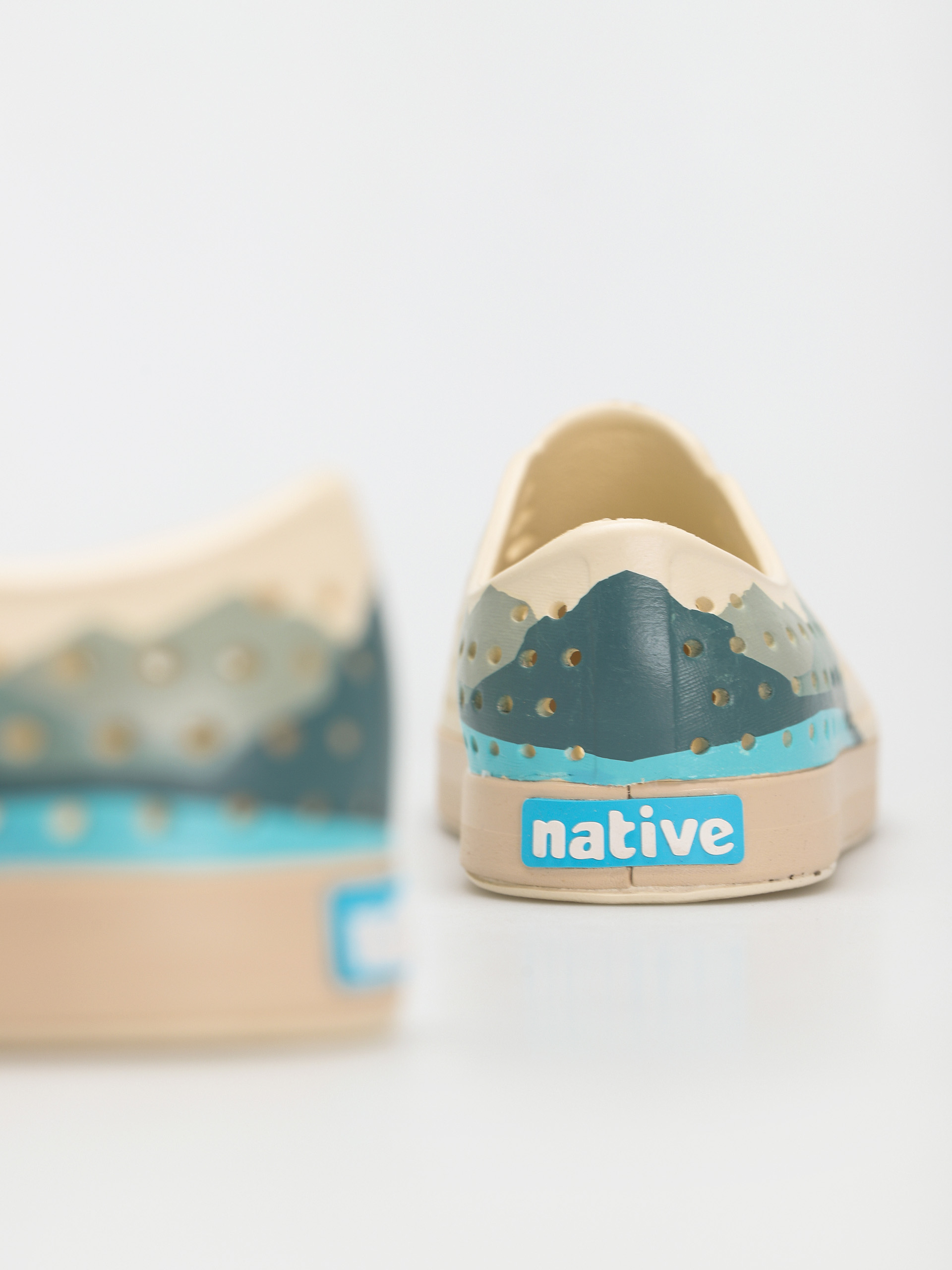 Native Jefferson Block Shoes (bone white/soy beige/folio mountain block)