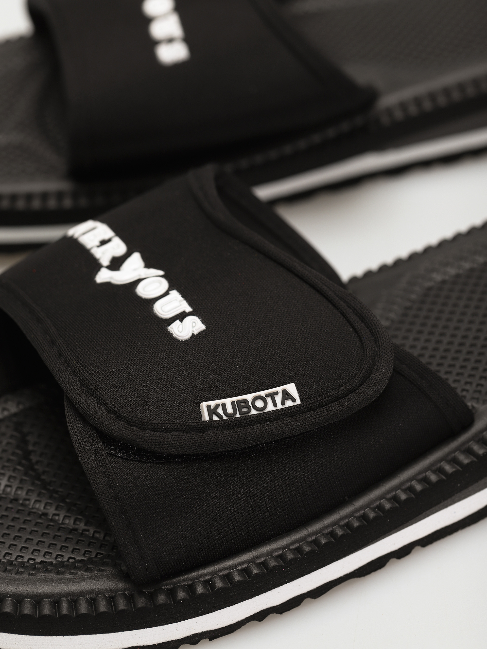 Nervous X Kubota Collab Flip-flops (black)