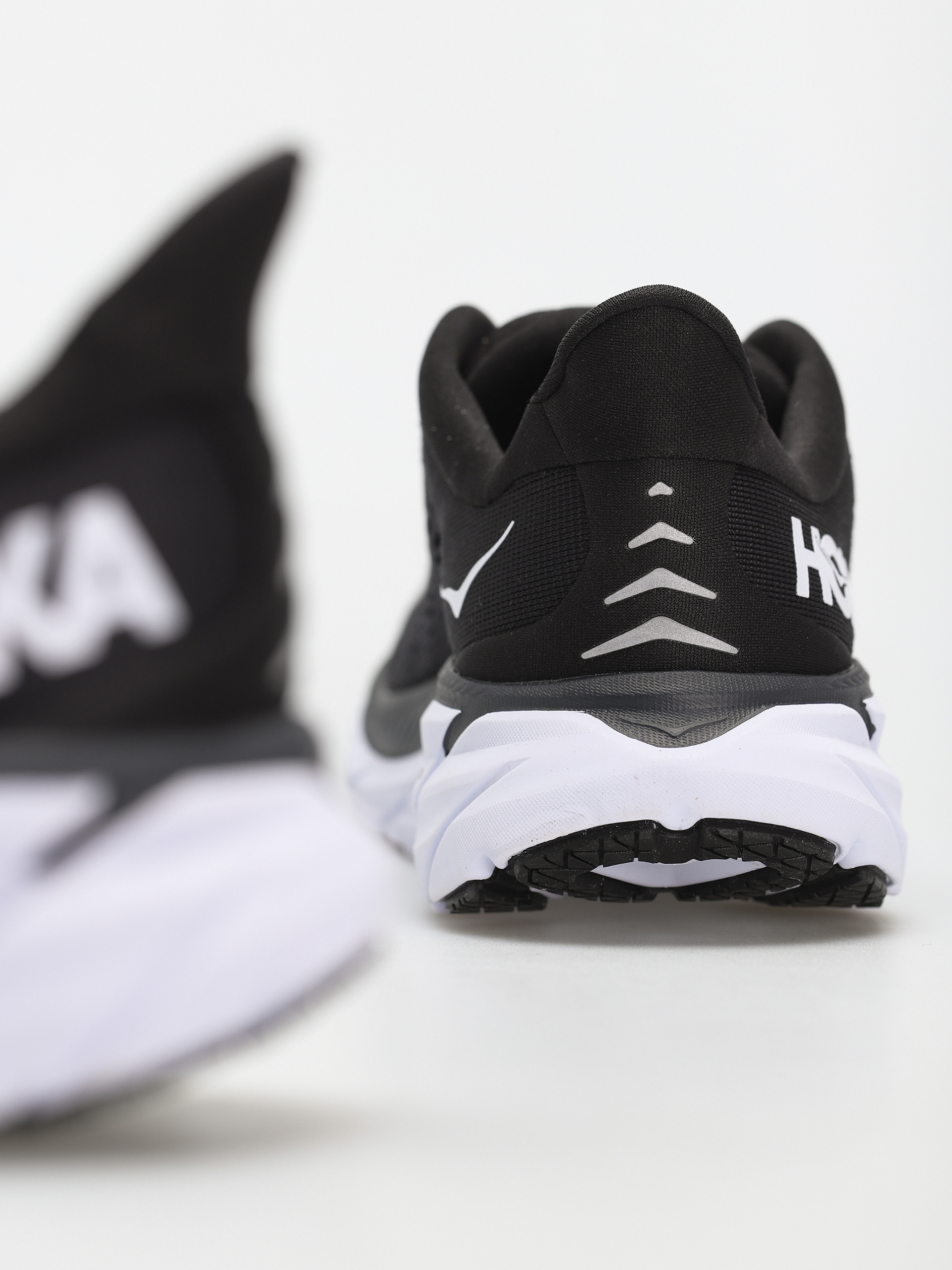 Hoka One One Clifton 8 Shoes Wmn (black/white)