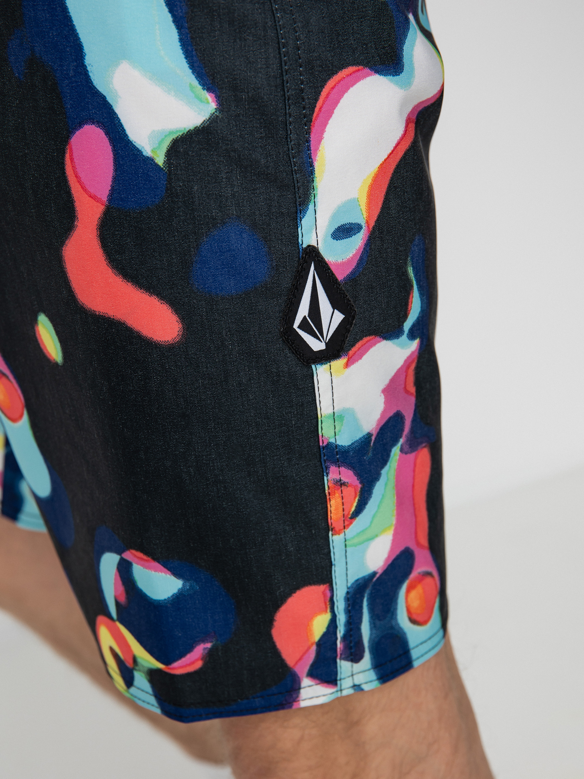 Volcom Saturate Stoney 19 Boardshorts (black)