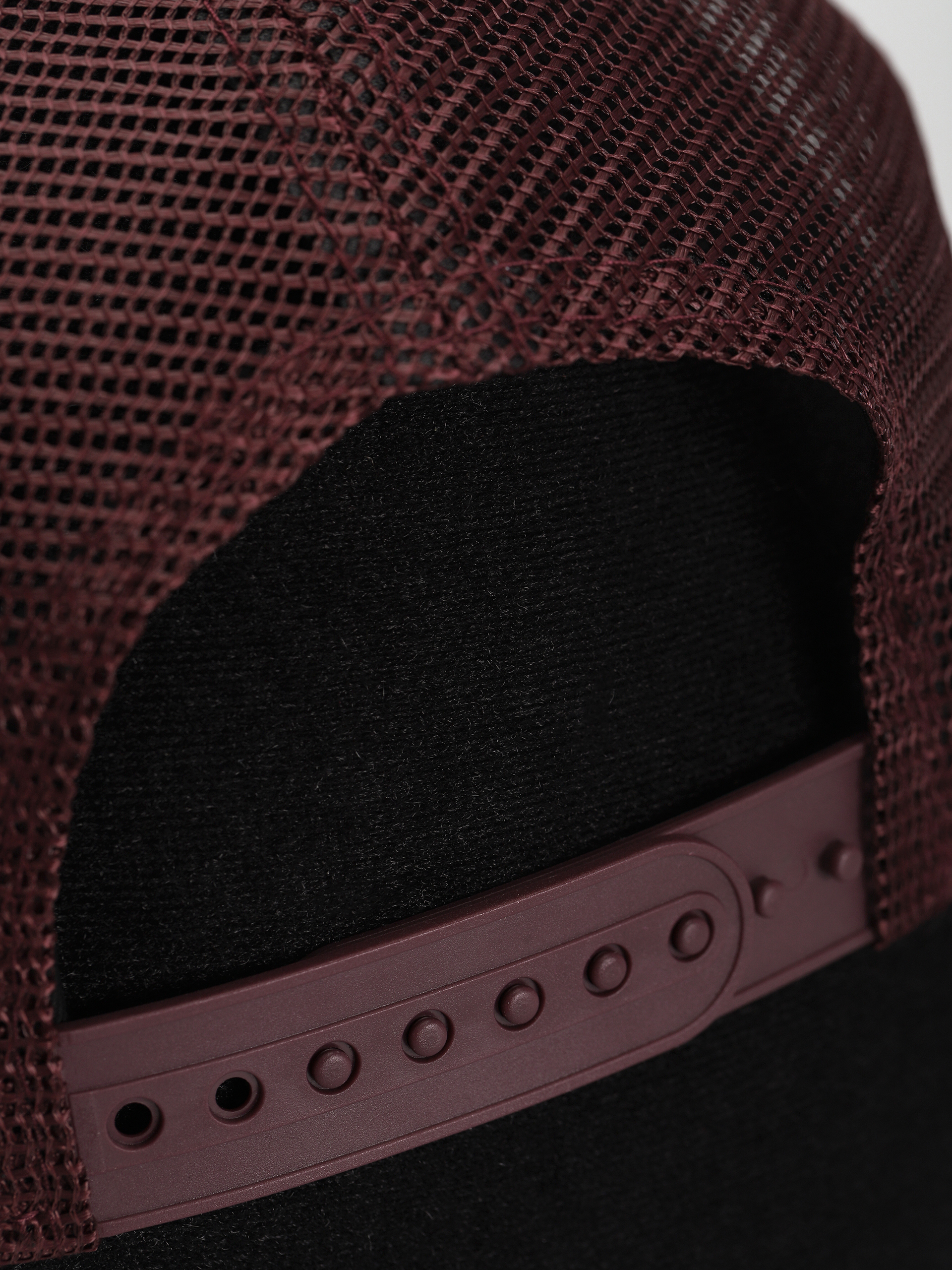 New Era Heritage Patch 9Forty Trucker Cap (maroon)
