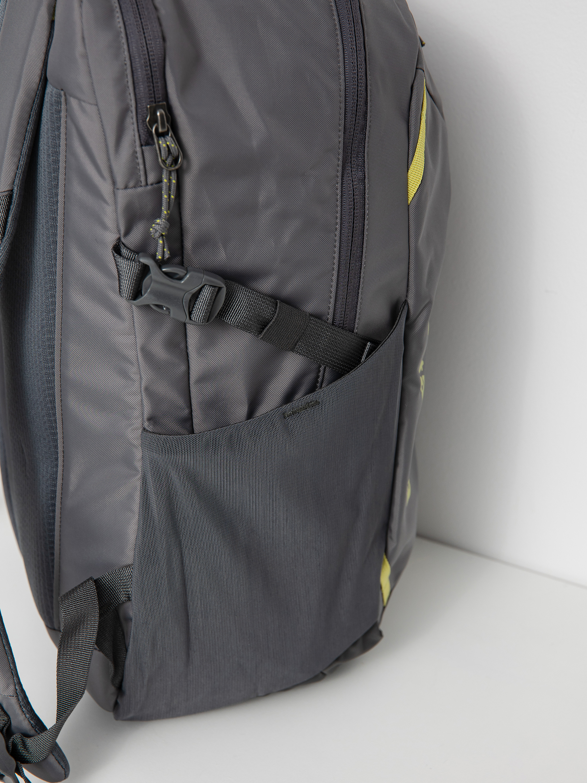 Patagonia Refugio Day Pack 26L Backpack (forge grey)