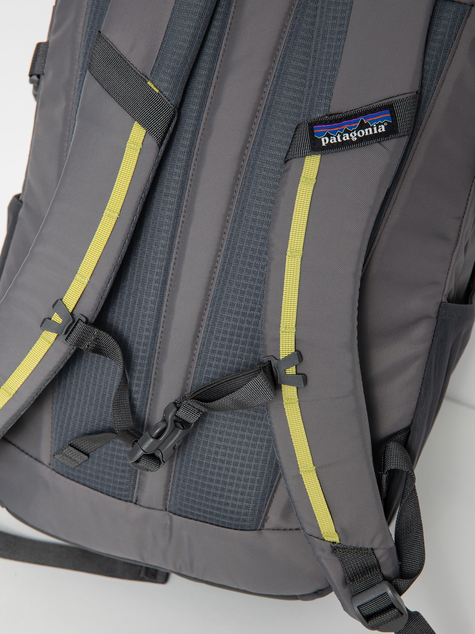 Patagonia Refugio Day Pack 26L Backpack (forge grey)