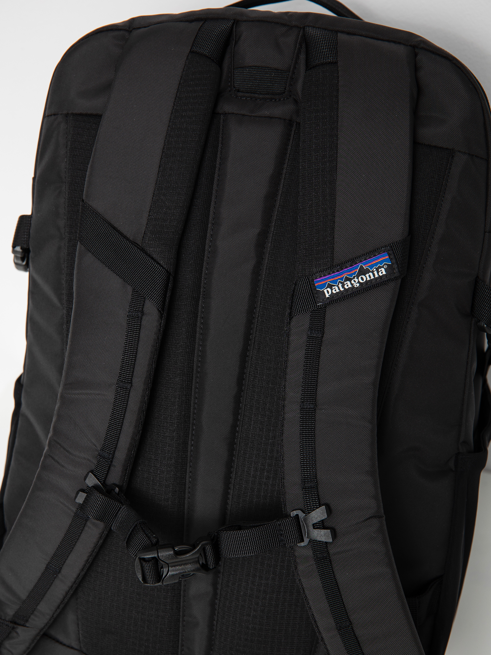 Patagonia Refugio Day Pack 26L Backpack (black)