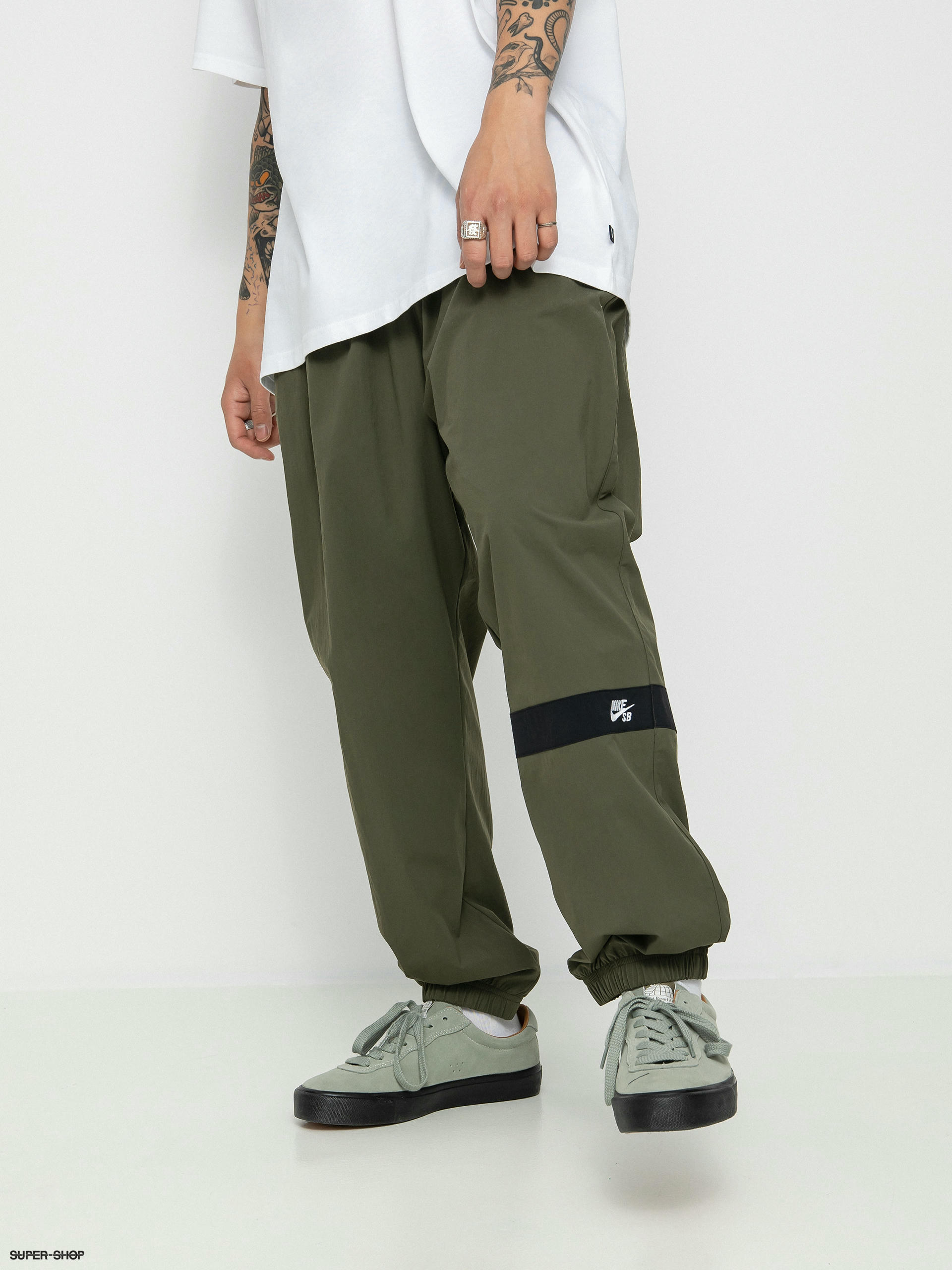 Nike SB Essentials Track Pants cargo khakiblack