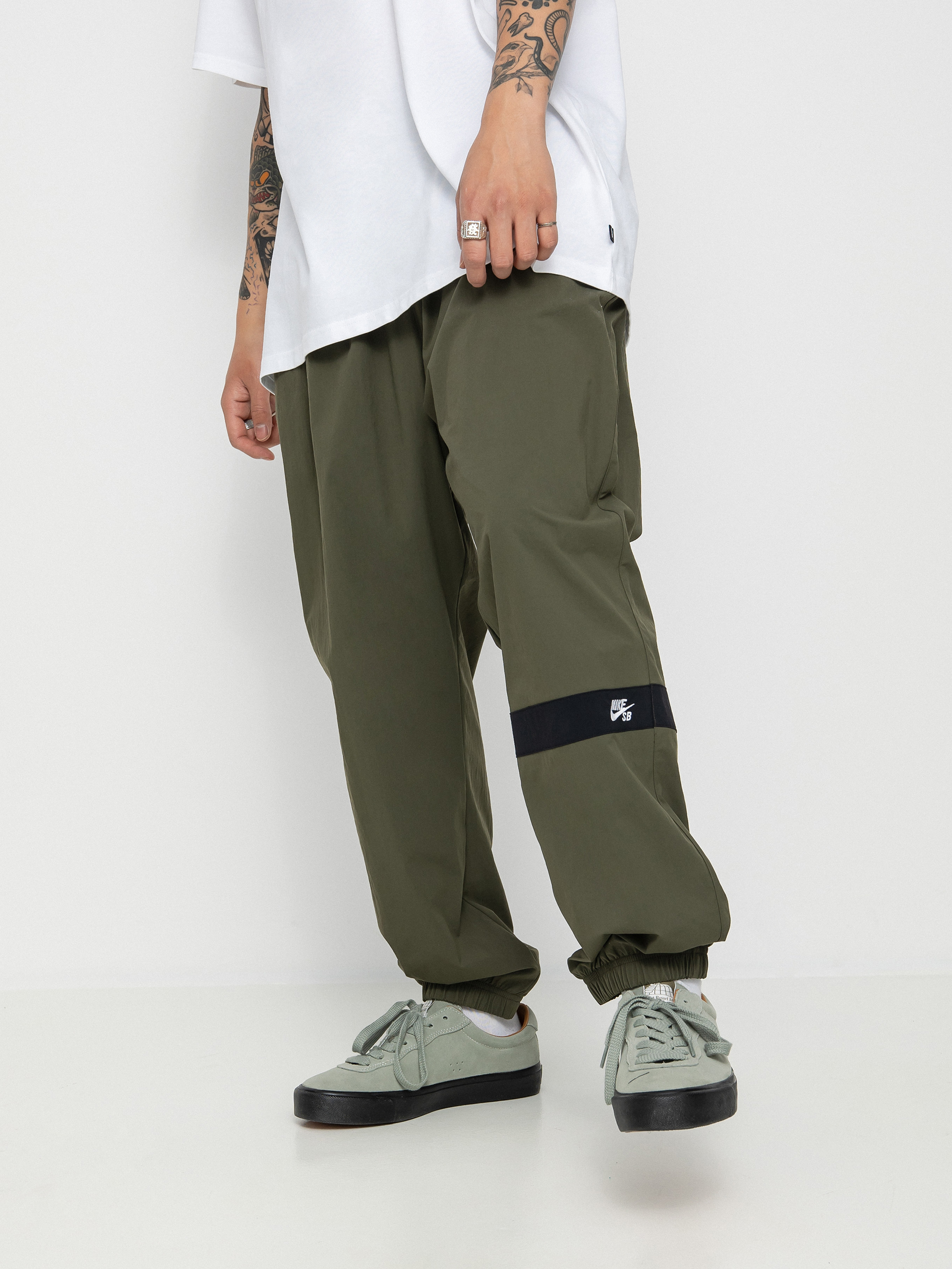 Nike SB Essentials Track Pants green (cargo khaki/black)