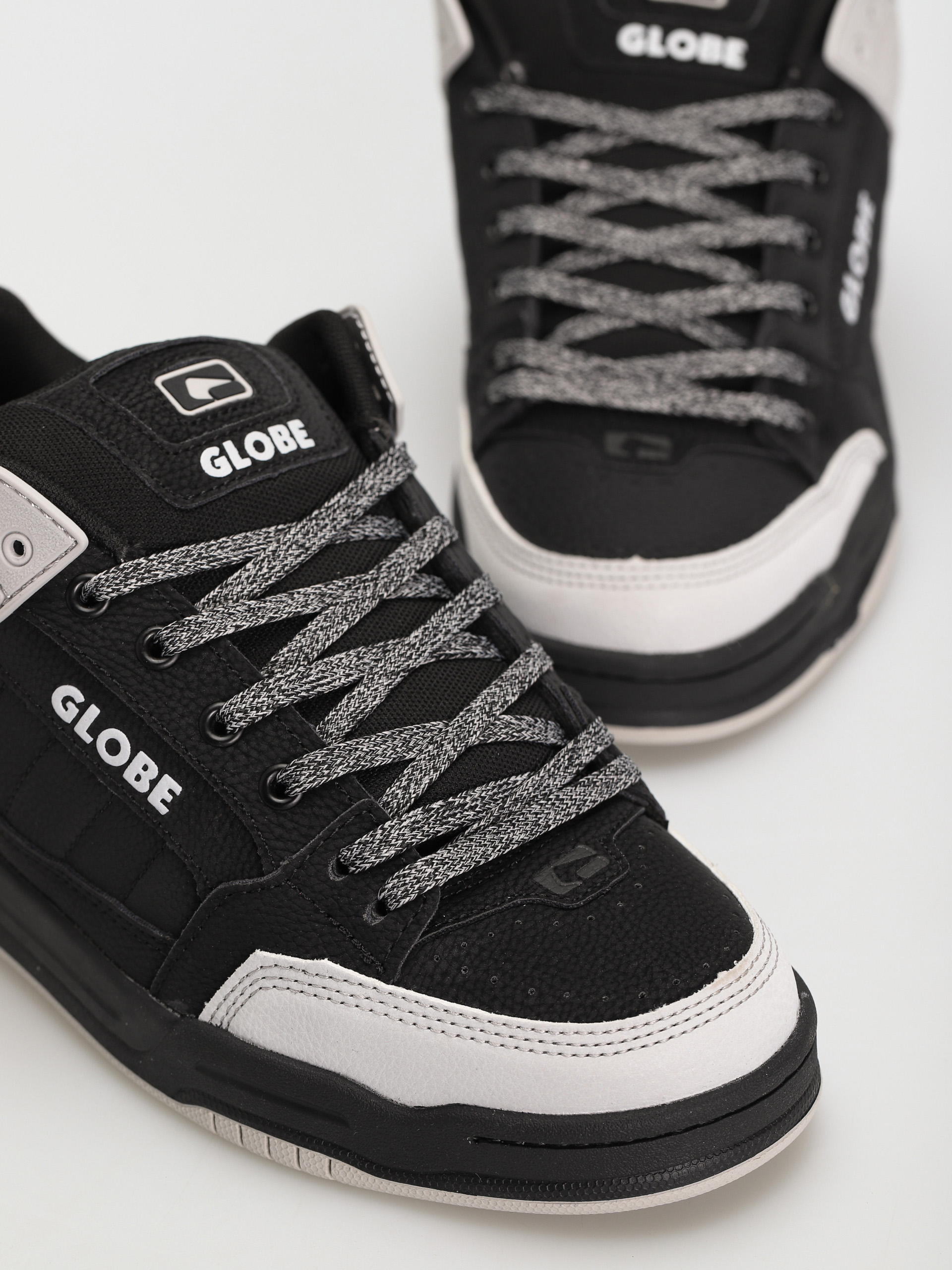 Globe Tilt Shoes (black/black/alloy)