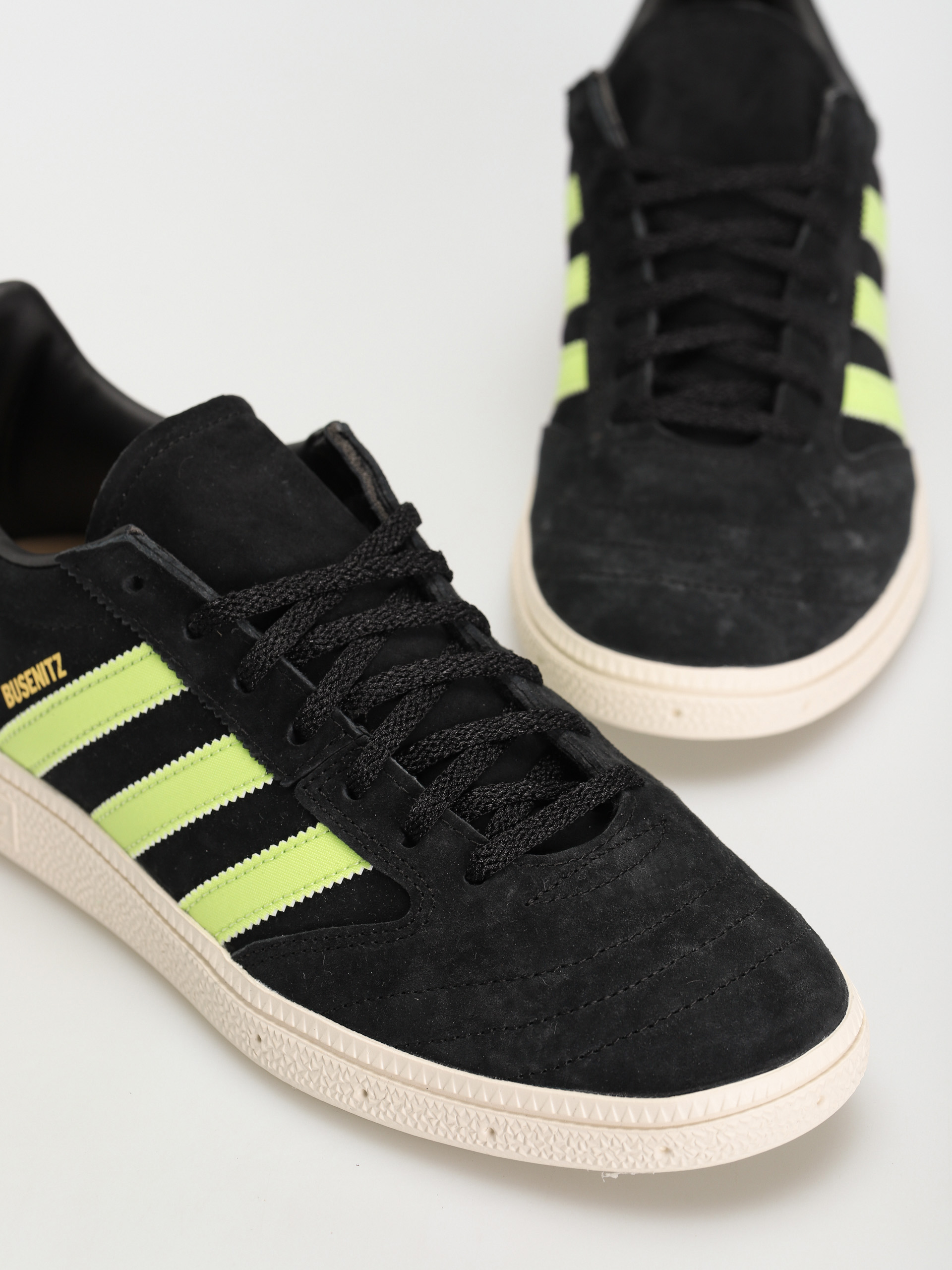 pull on adidas shoes