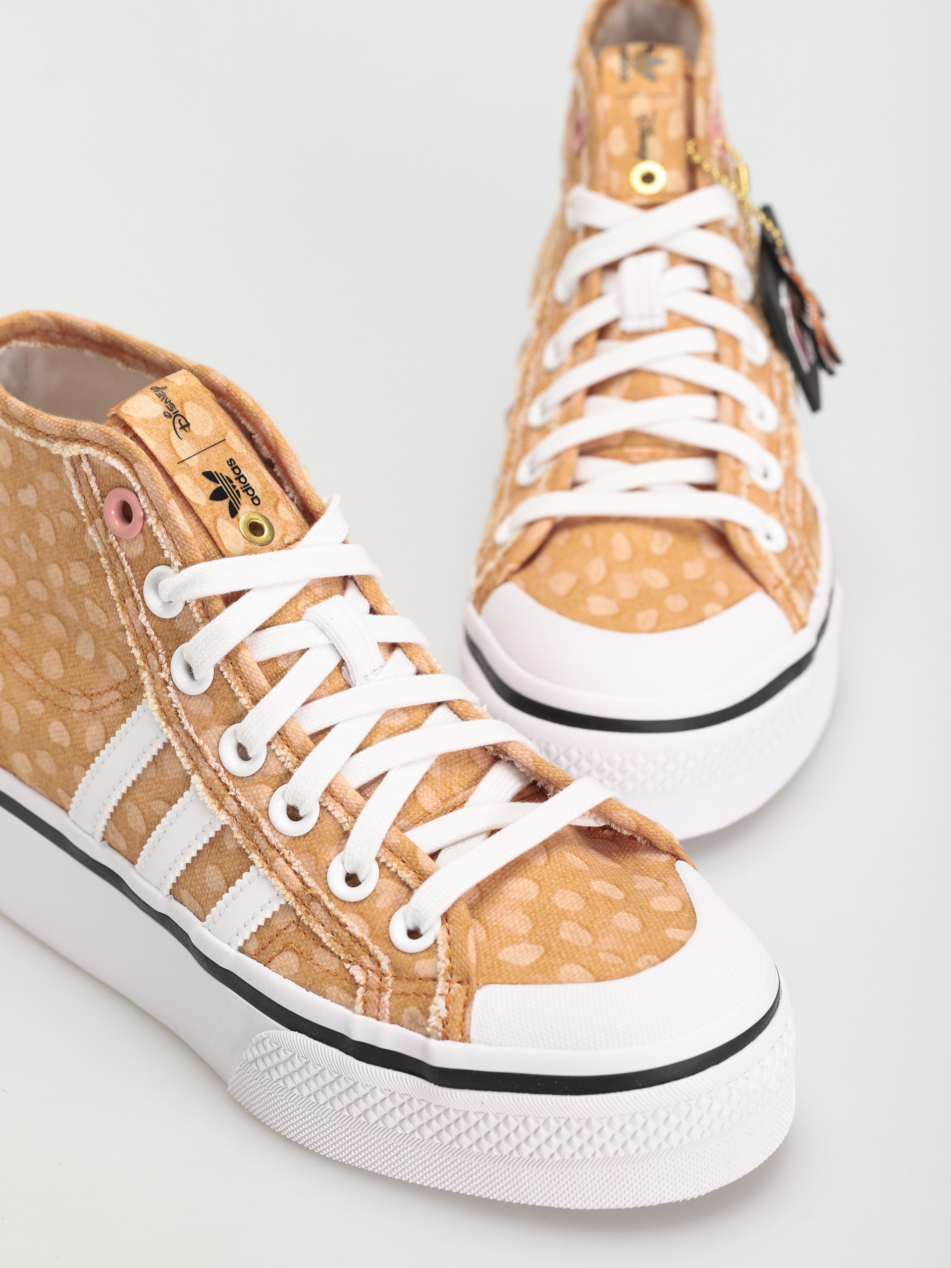 adidas Originals Disney Nizza Platfo Schuhe Wmn (ftwwht/legbur/owhite)