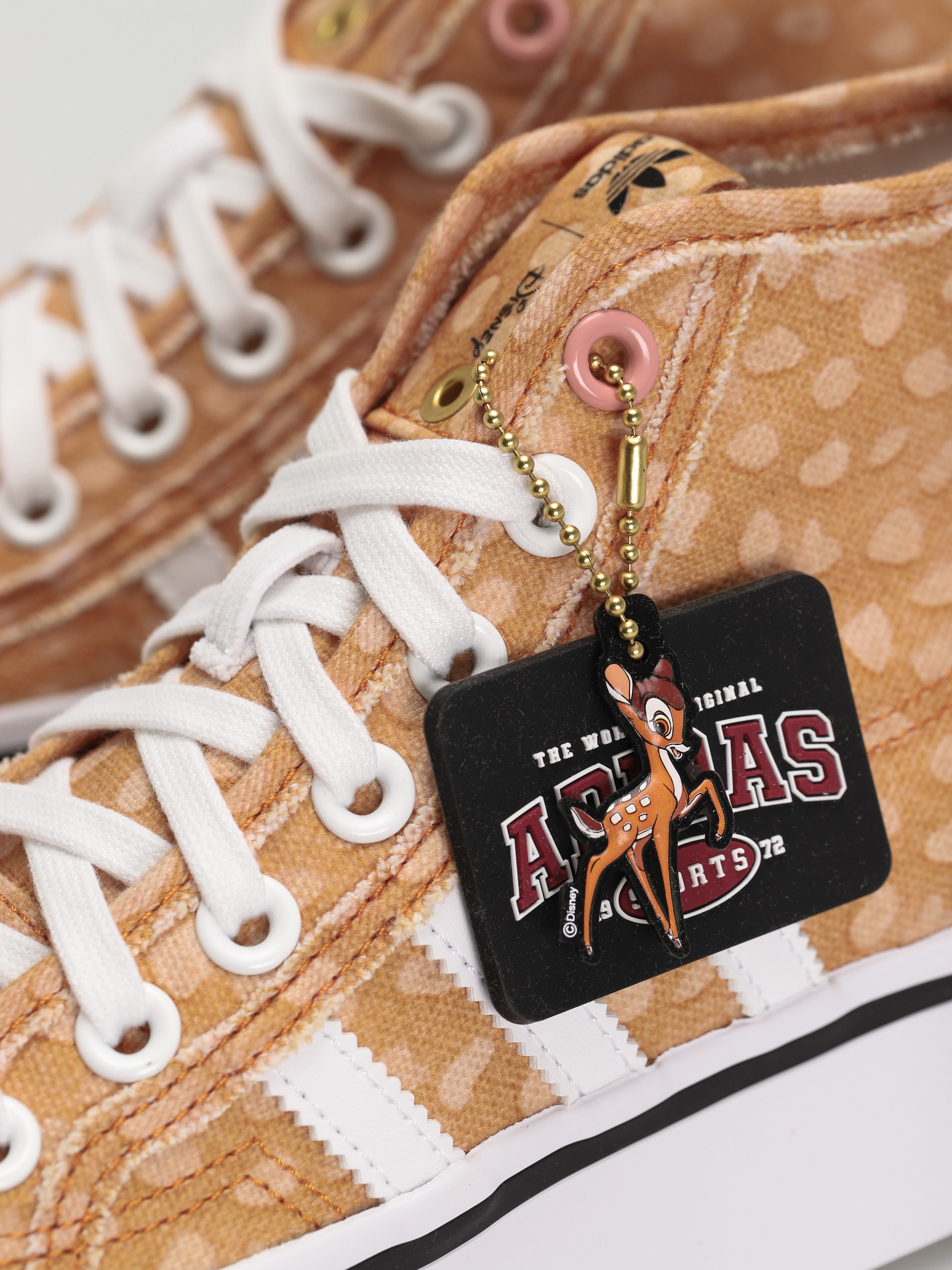 adidas Originals Disney Nizza Platfo Shoes Wmn (ftwwht/legbur/owhite)