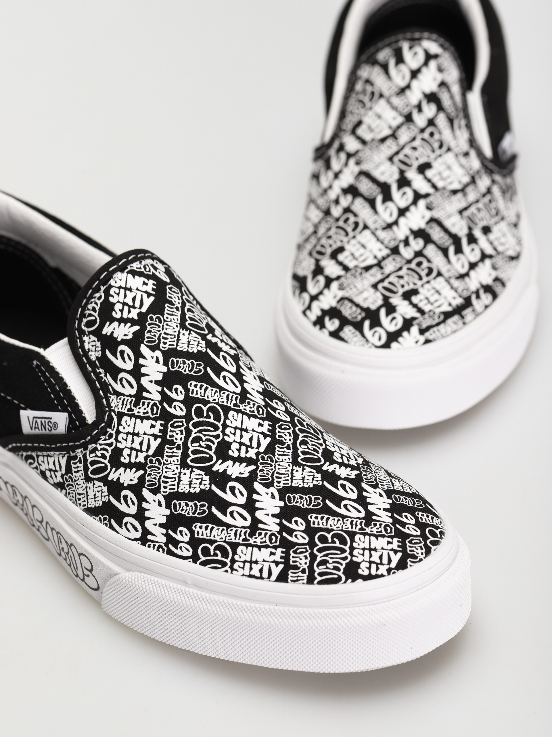 Vans Classic Slip On Shoes (graffiti/black/white)