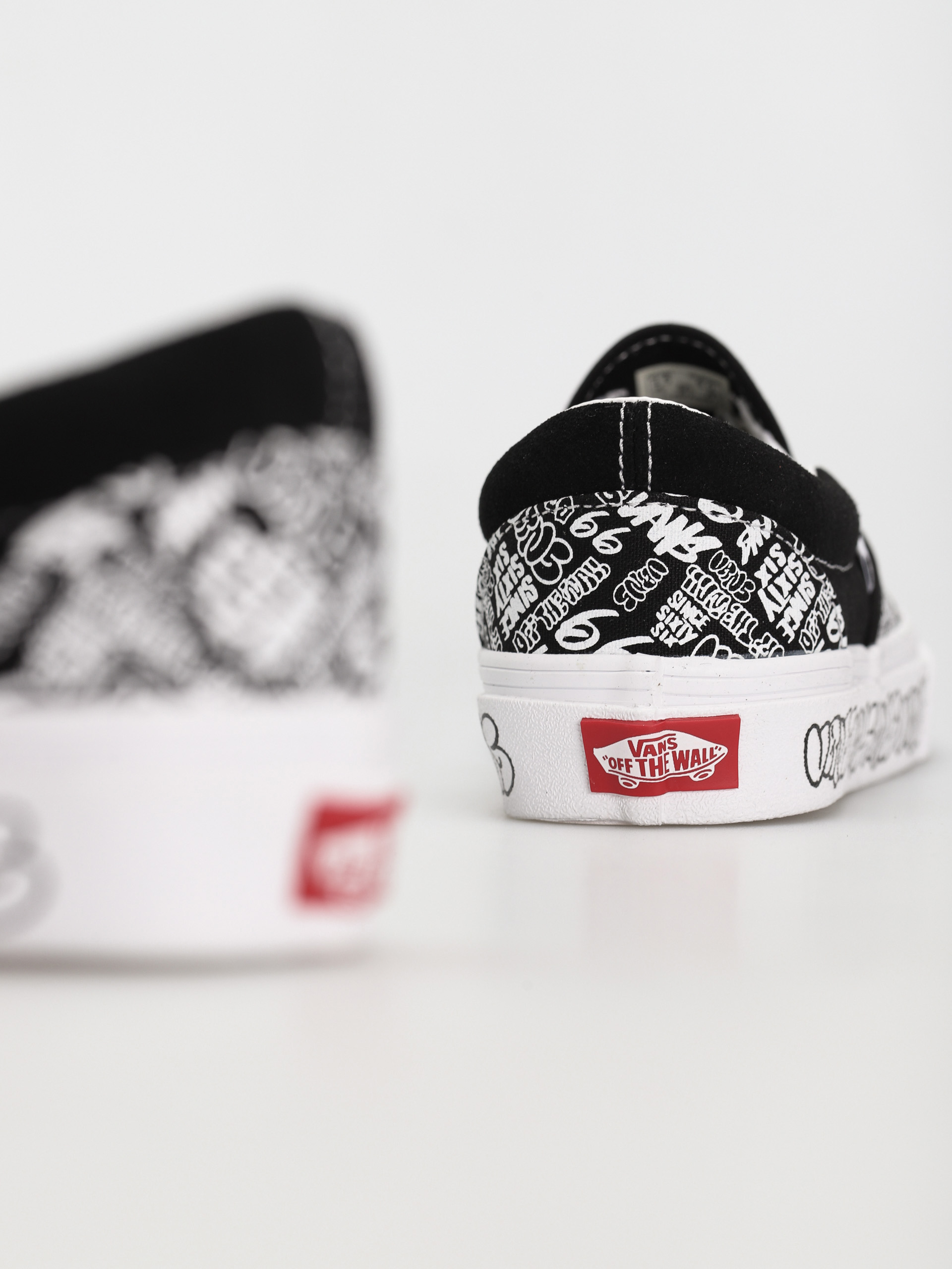 Vans Classic Slip On Shoes (graffiti/black/white)