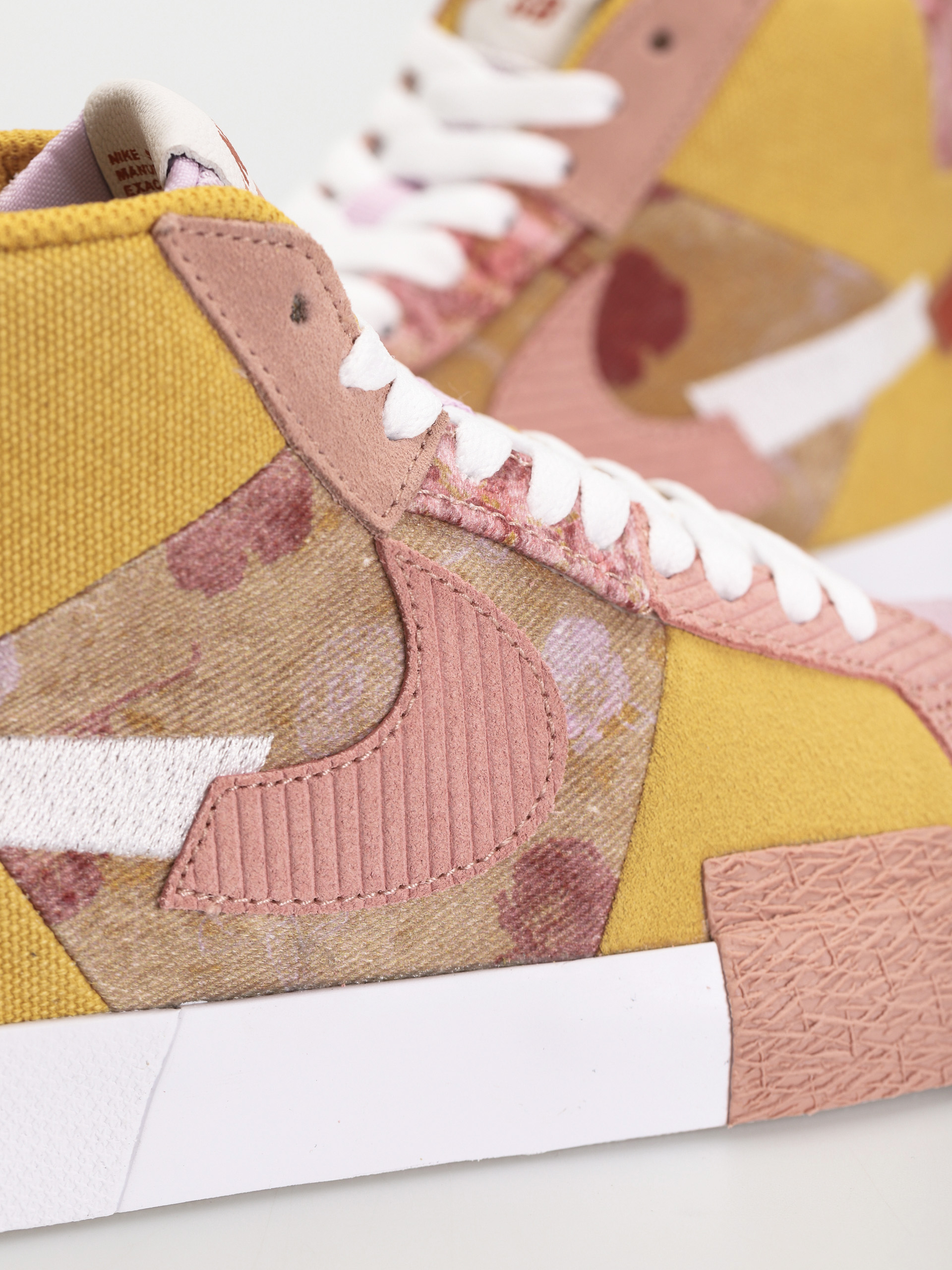 Nike SB Zoom Blazer Mid Premium Shoes (sanded gold/white burnt sunrise)