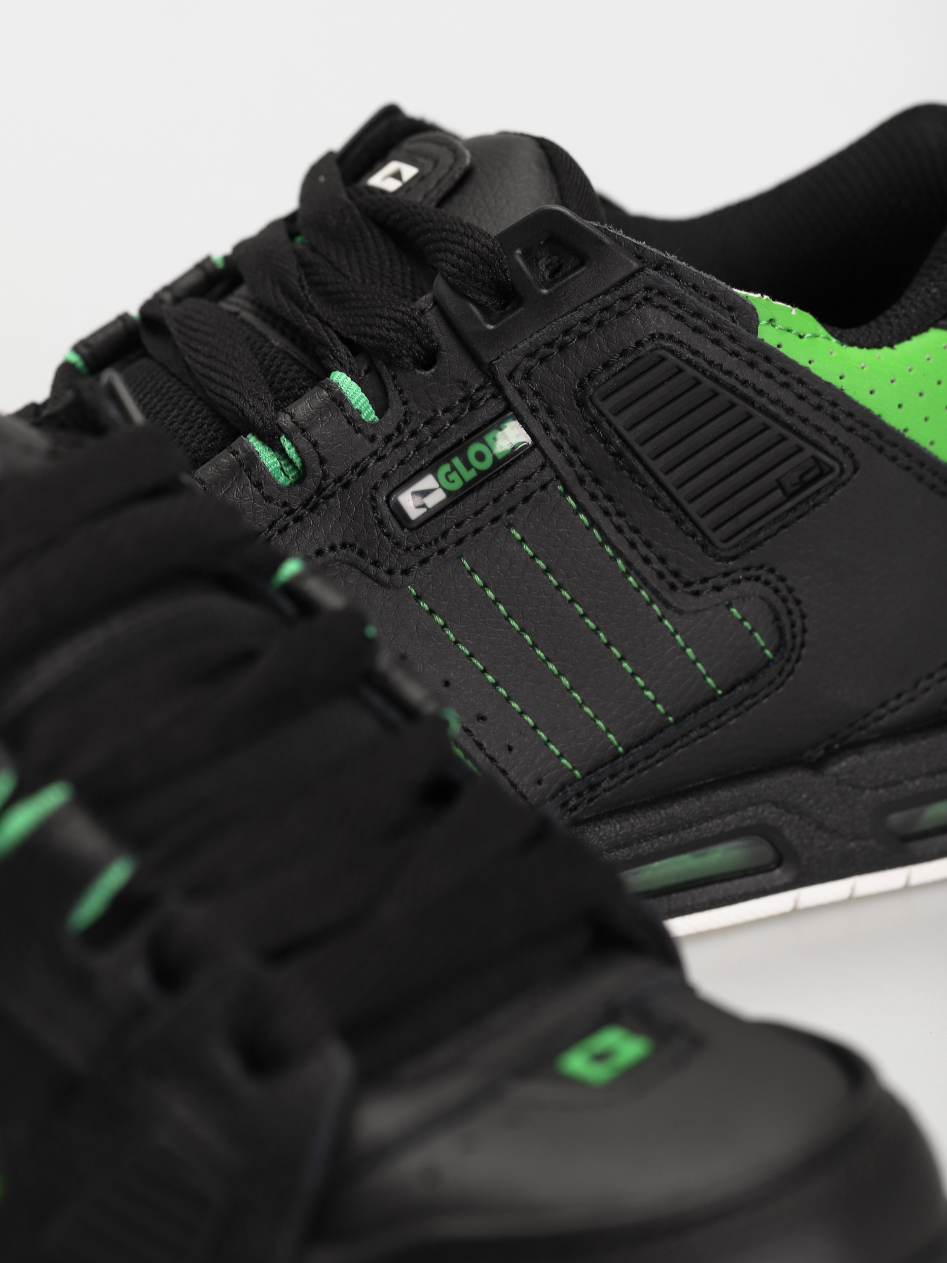 Globe Sabre Shoes (black/moto green)