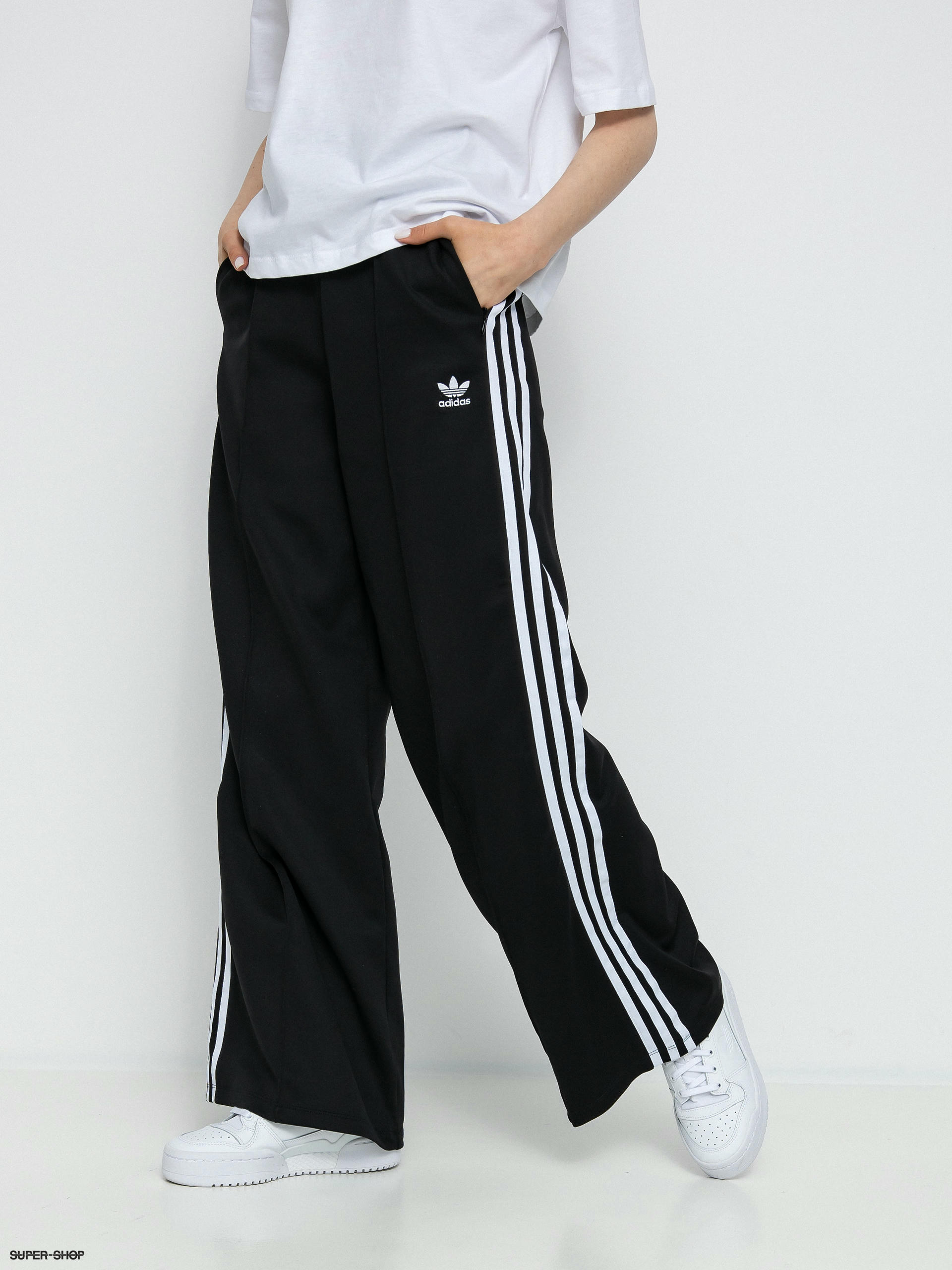 adidas Originals Track Pants  Buy adidas Originals Relaxed Pant White  Casual Track Pant Online  Nykaa Fashion
