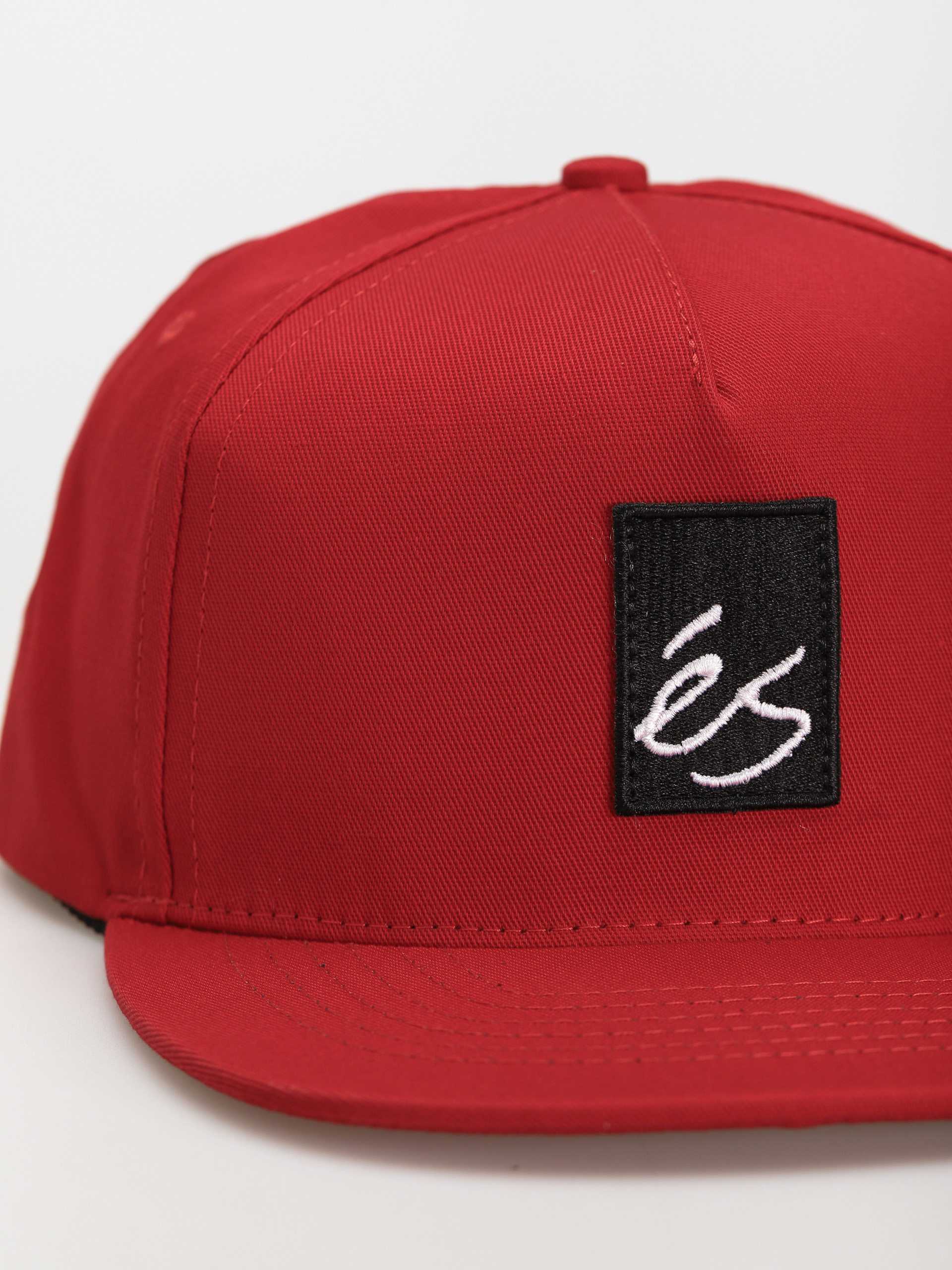 eS Main Block Snapback Cap (red)