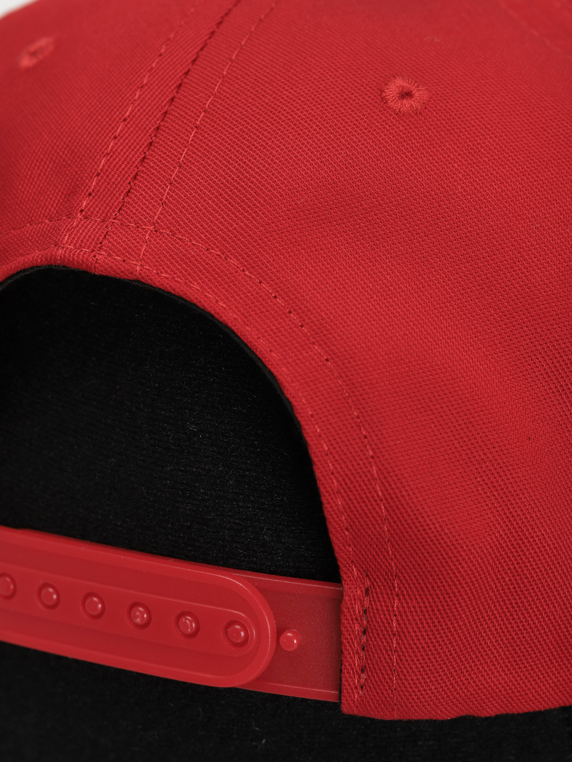 eS Main Block Snapback Cap (red)