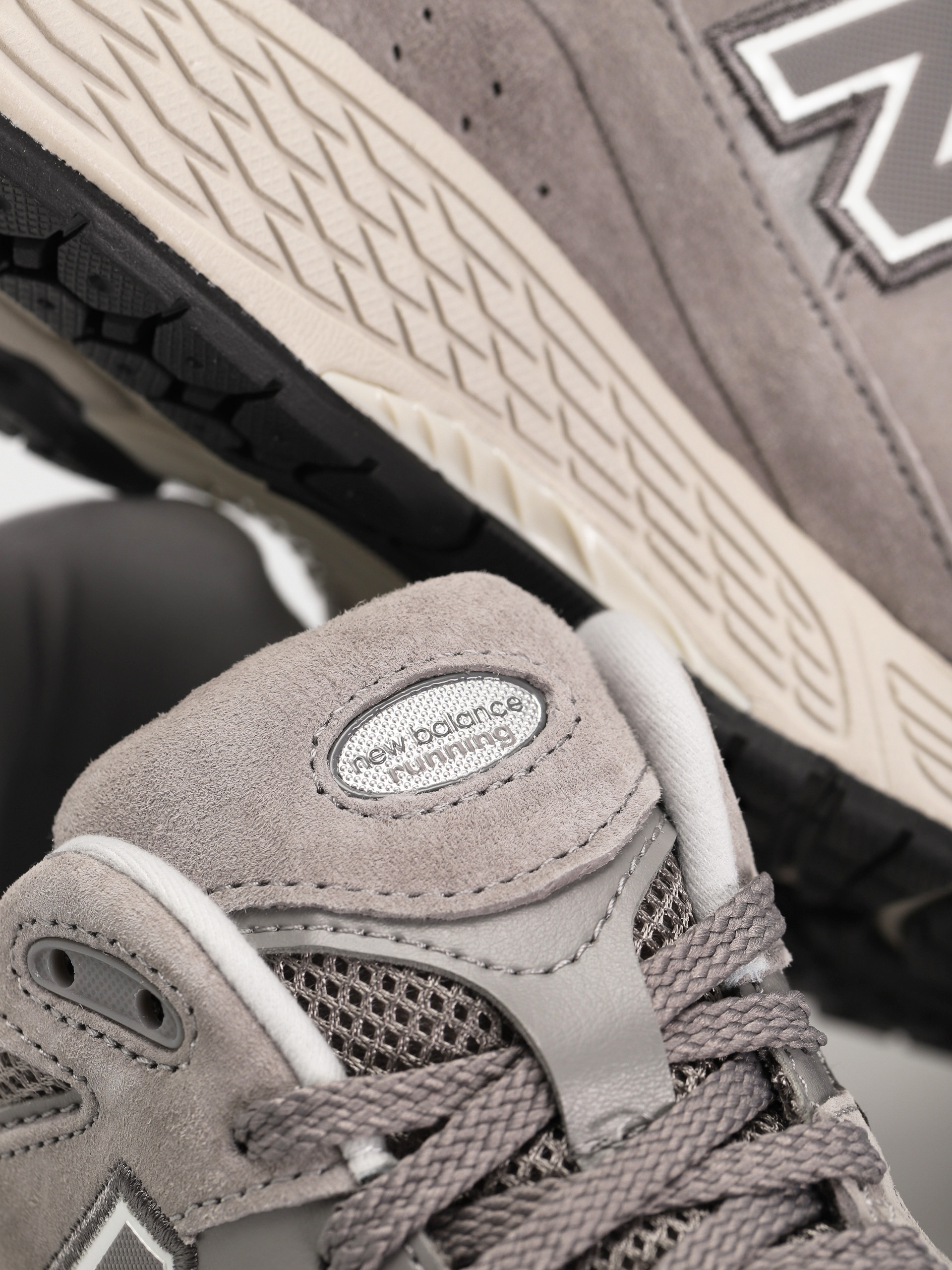 New Balance 2002 Shoes (grey)