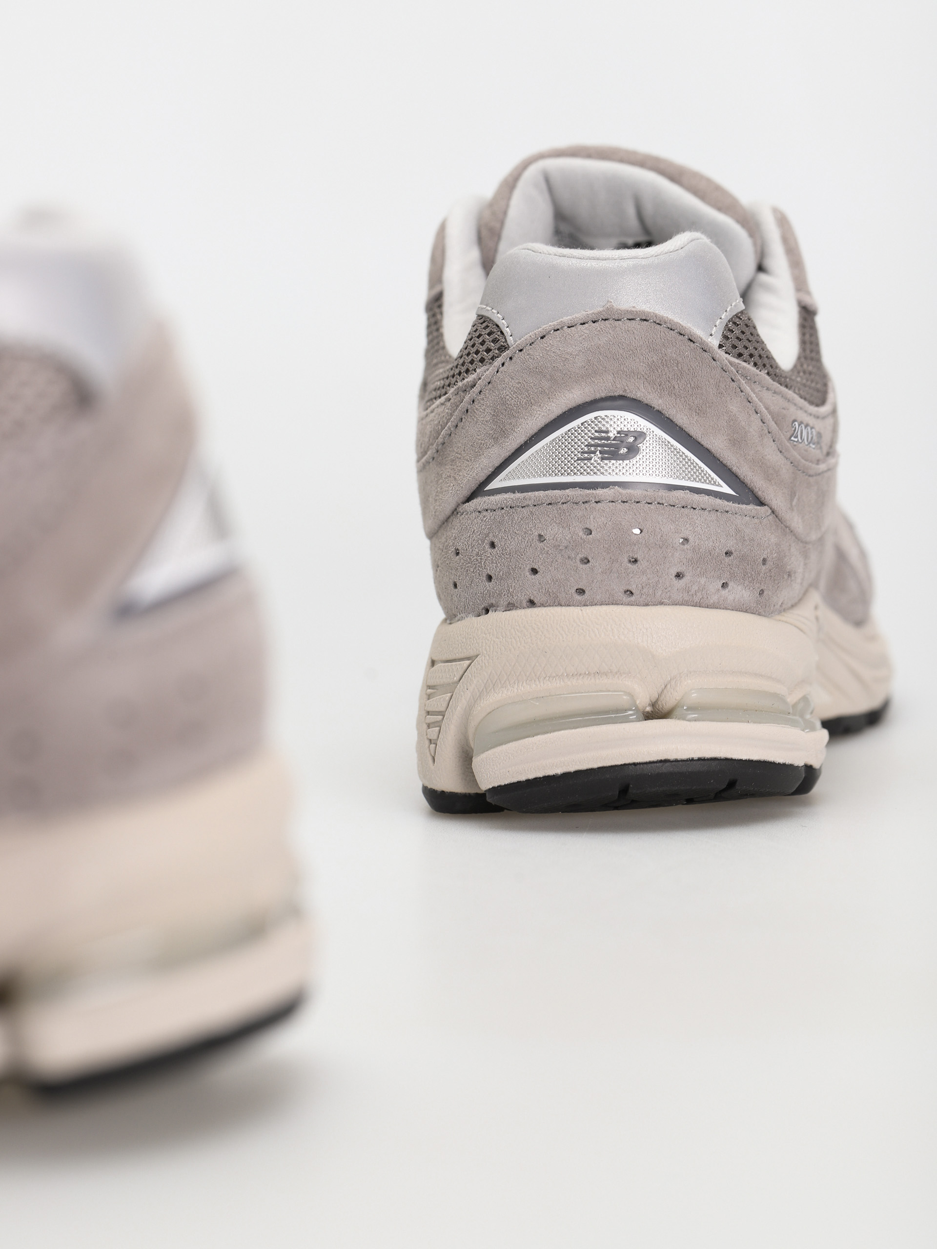New Balance 2002 Shoes (grey)